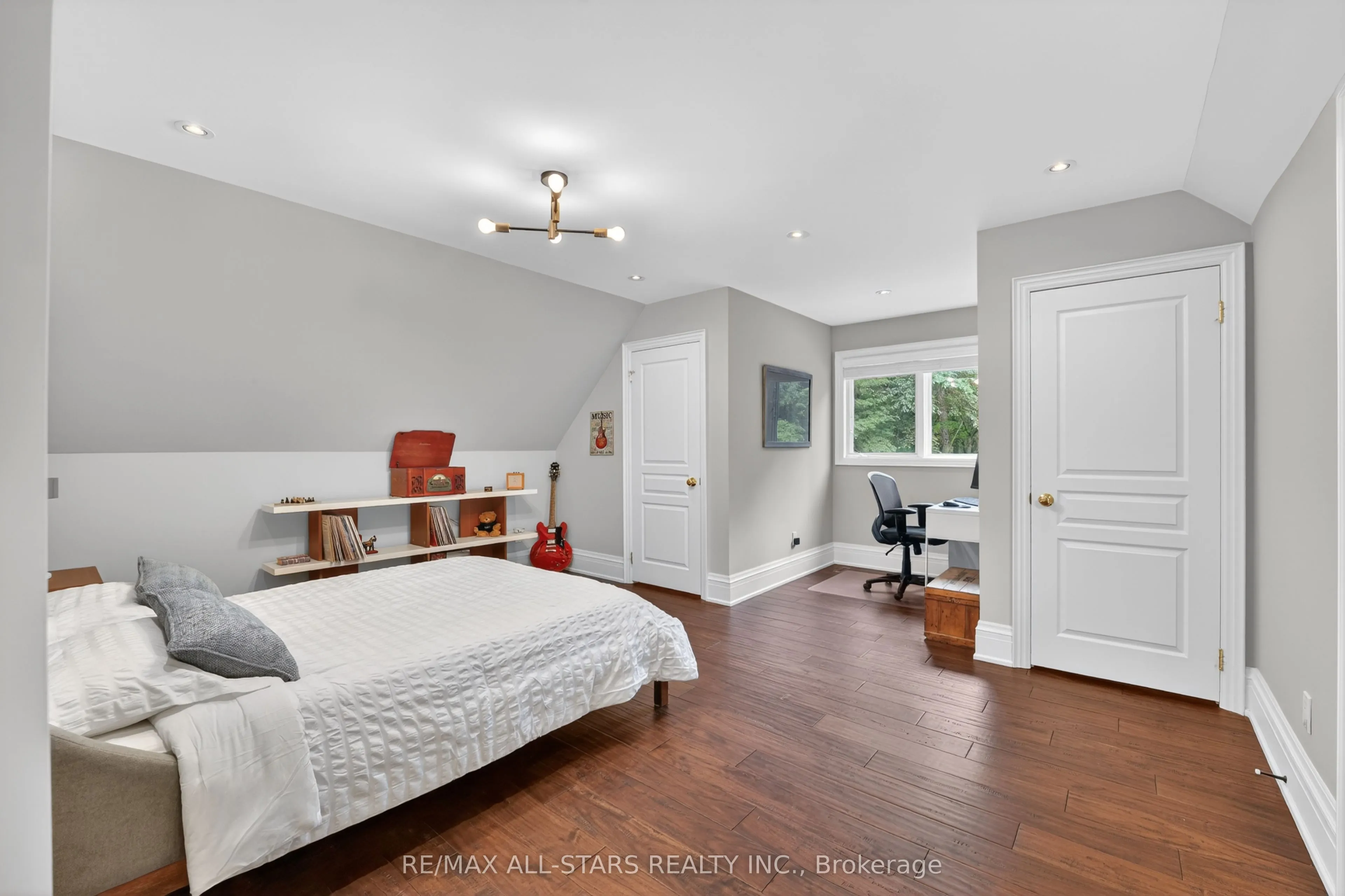 3 Bridgewater Drive