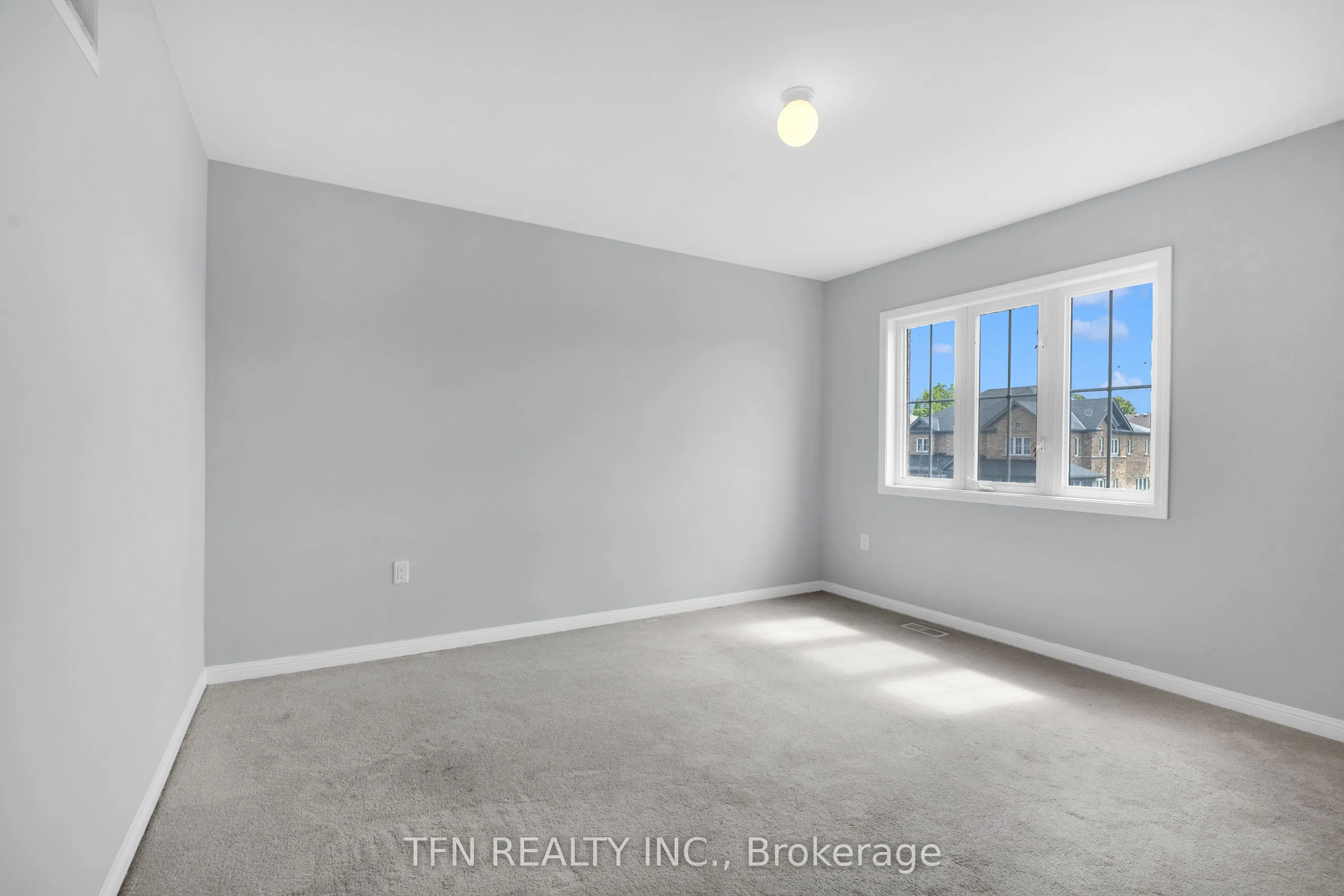 24 Don Hadden Crescent