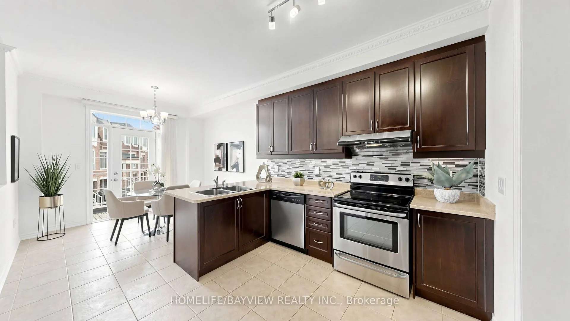 10981 Woodbine Avenue
