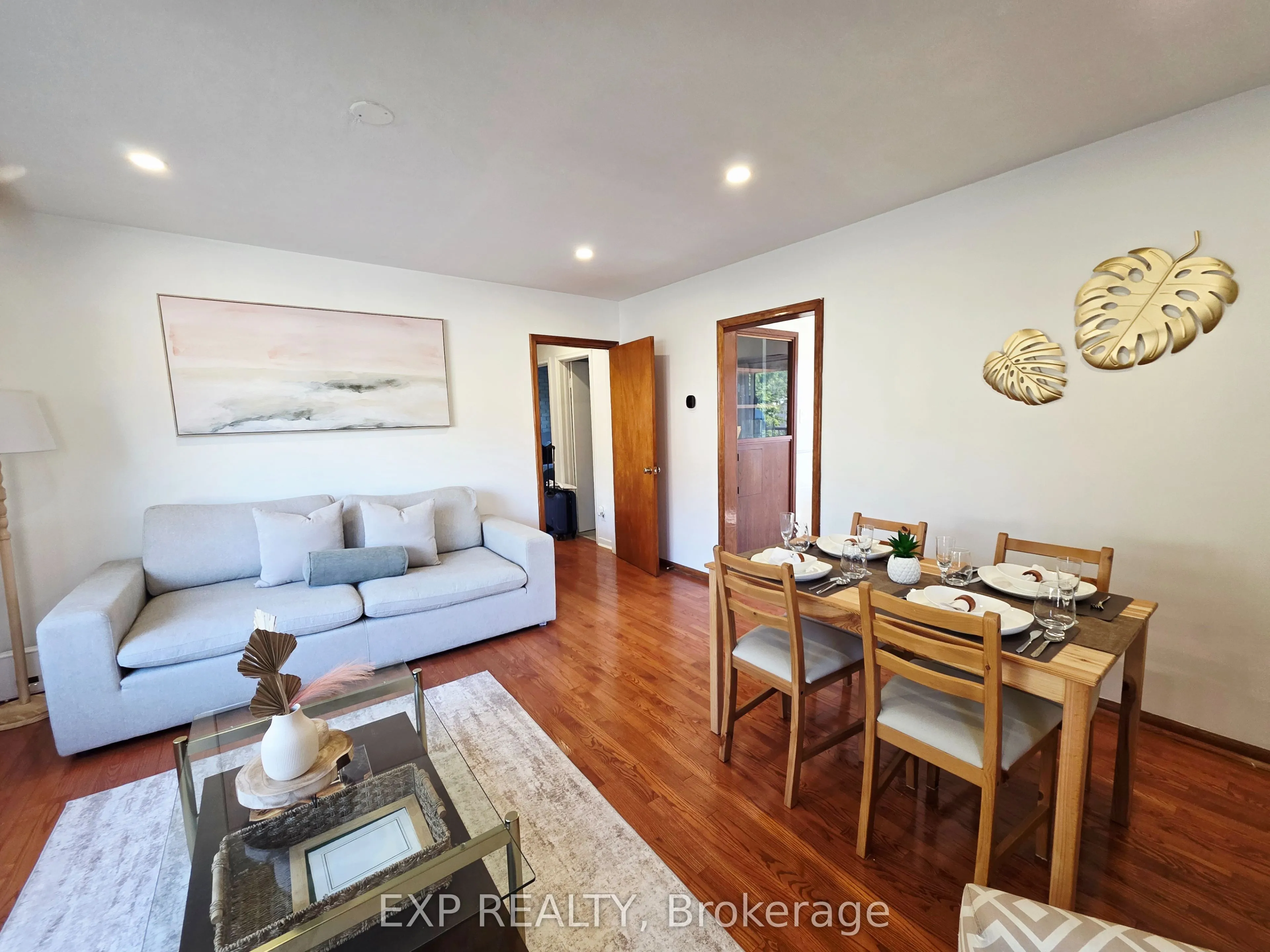 166 John Street W