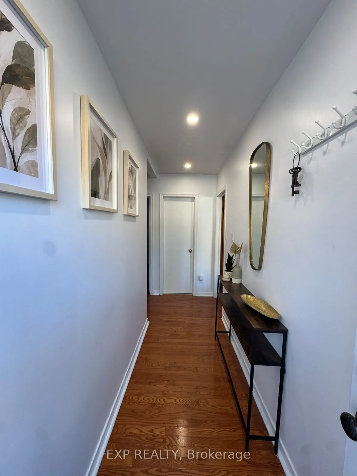 166 John Street W