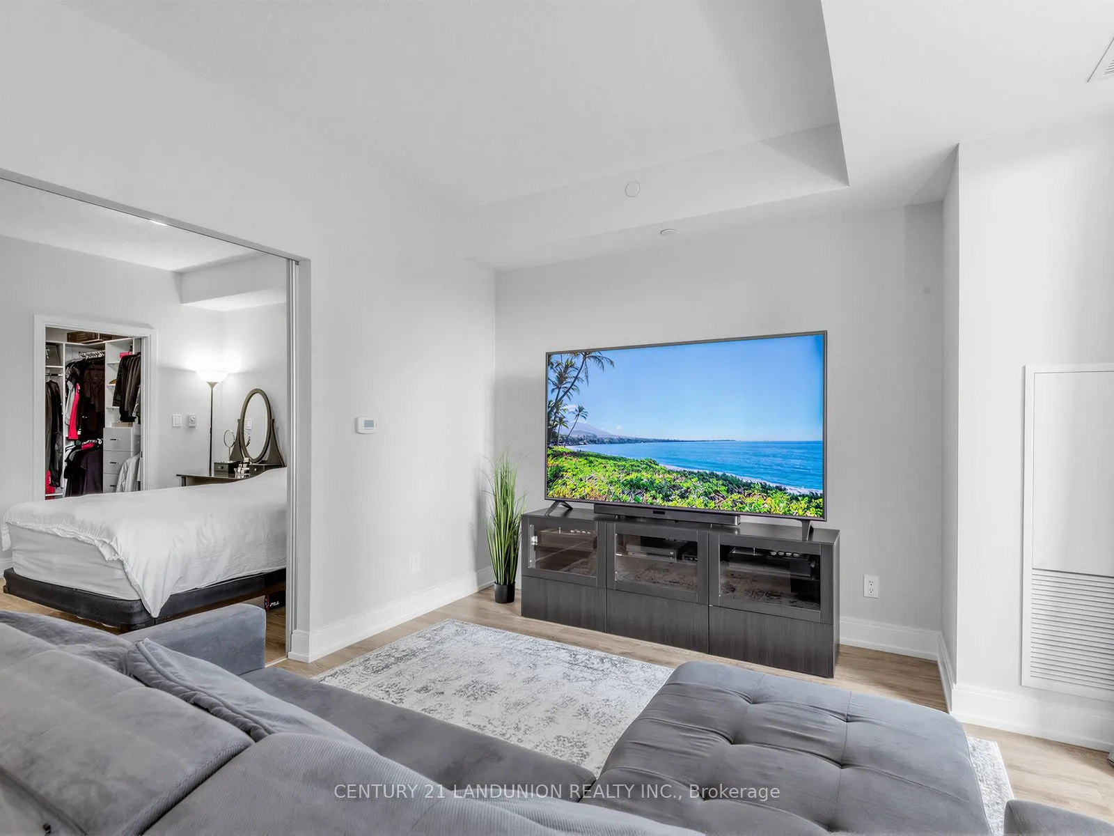 9600 Yonge Street #311B