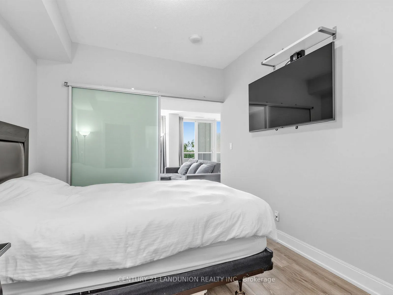9600 Yonge Street #311B