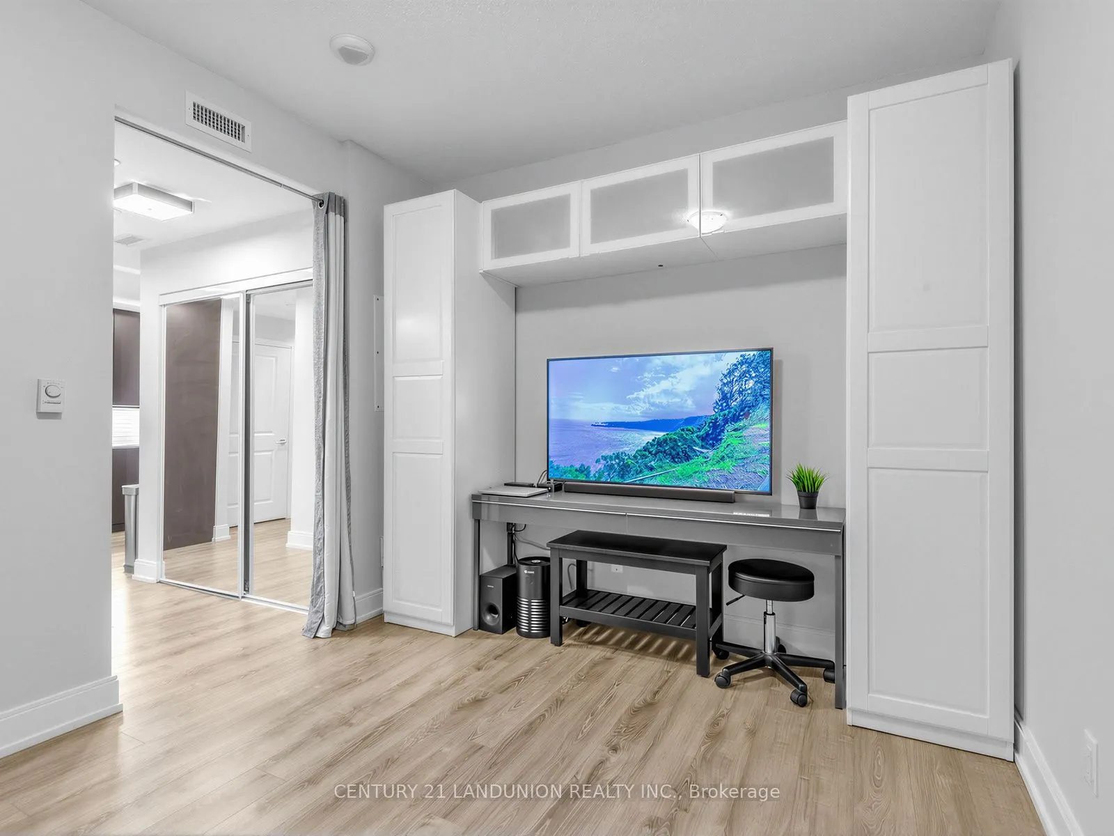 9600 Yonge Street #311B