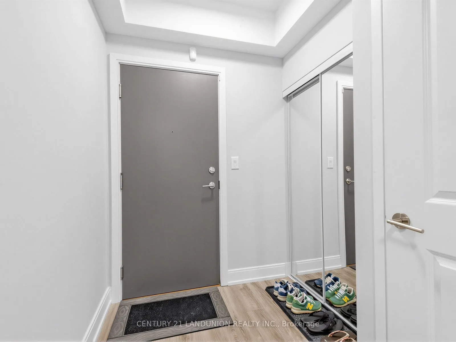 9600 Yonge Street #311B