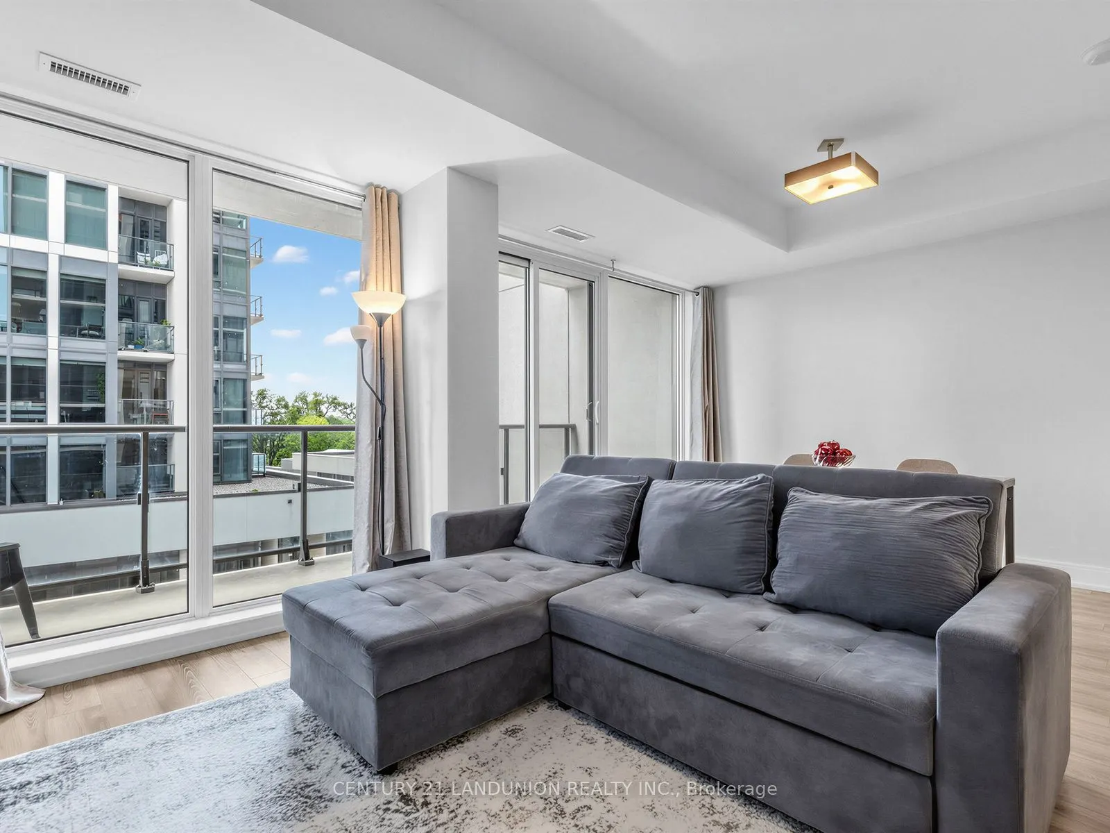 9600 Yonge Street #311B