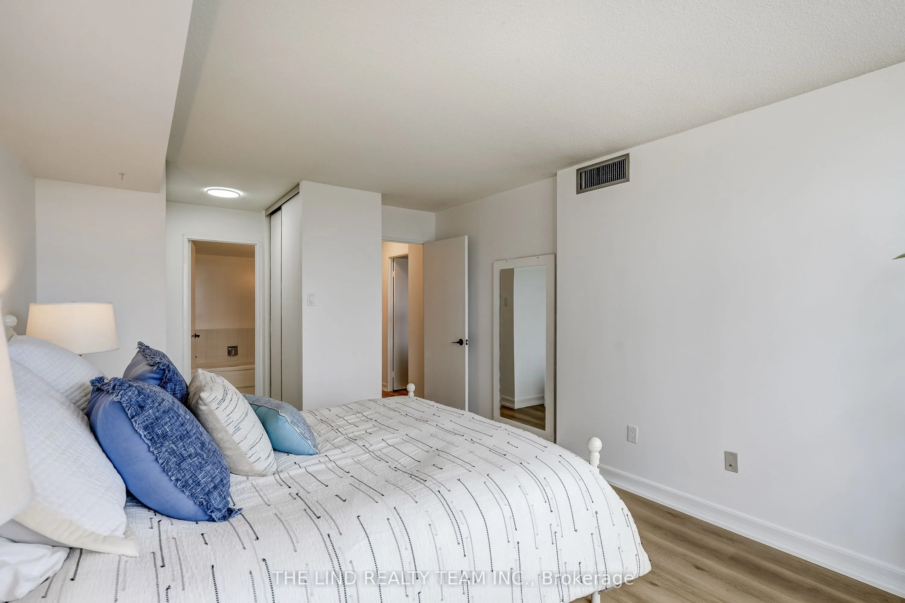 7440 Bathurst Street #1402
