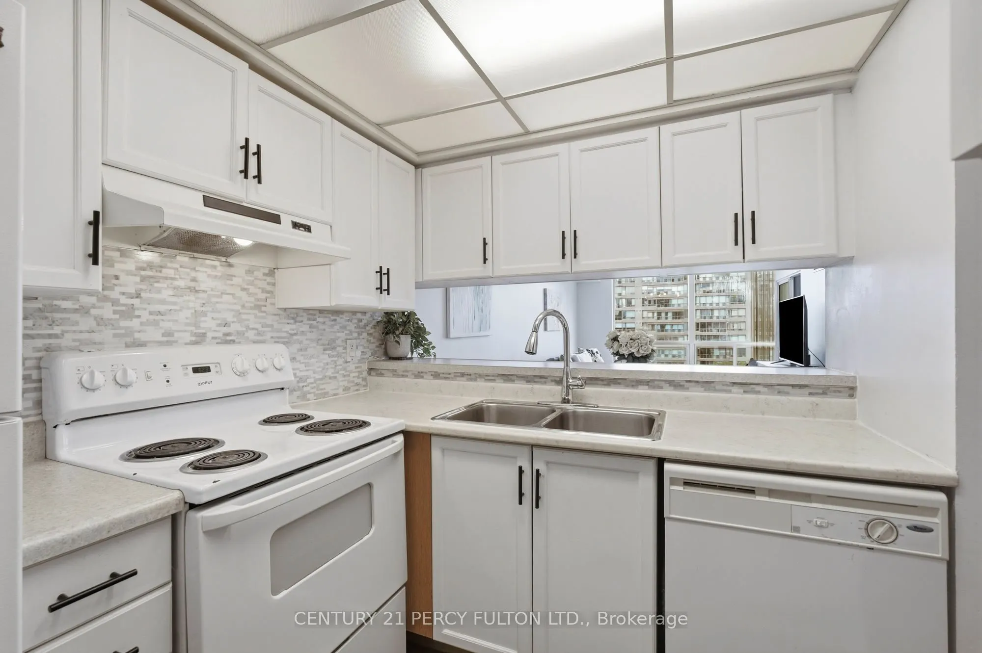 309 Major Mackenzie Avenue #611