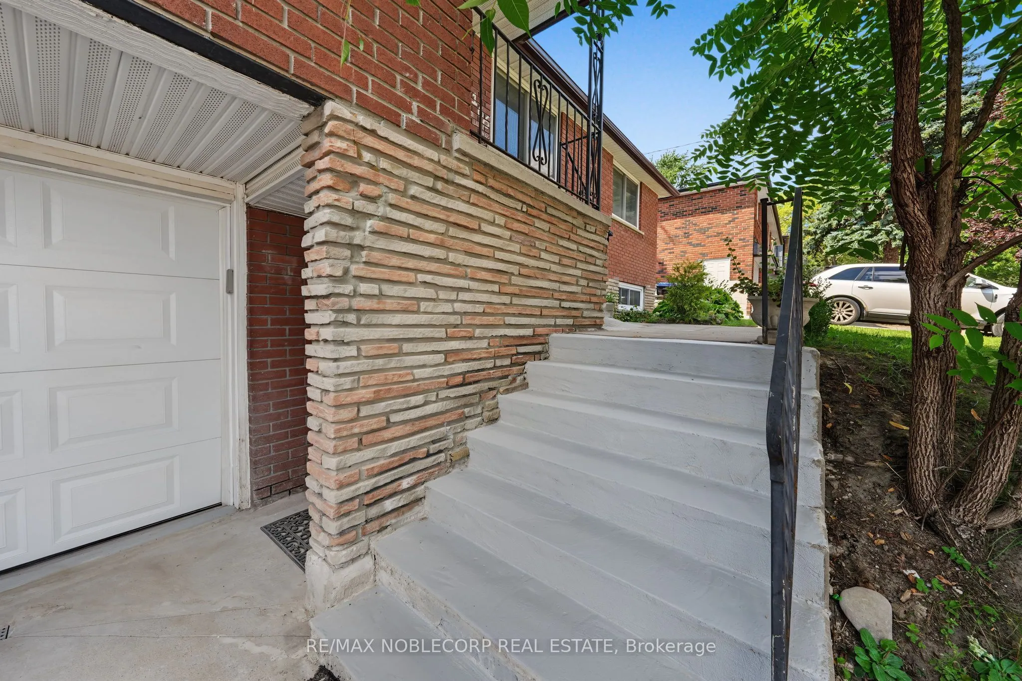 166 Collings Avenue