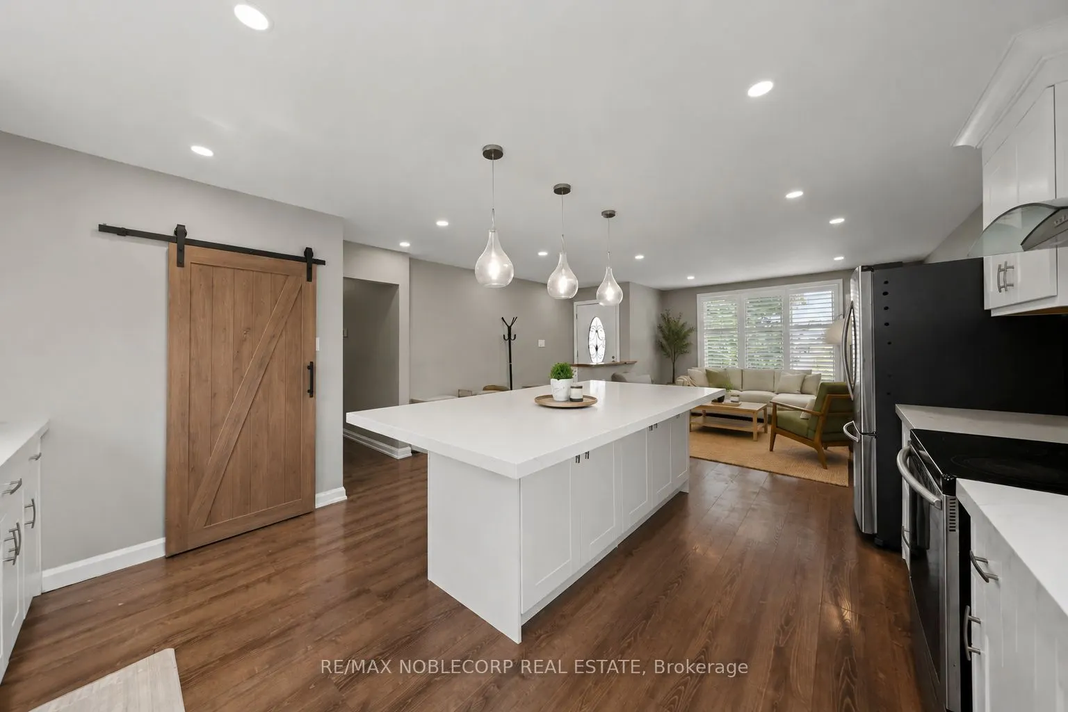 166 Collings Avenue