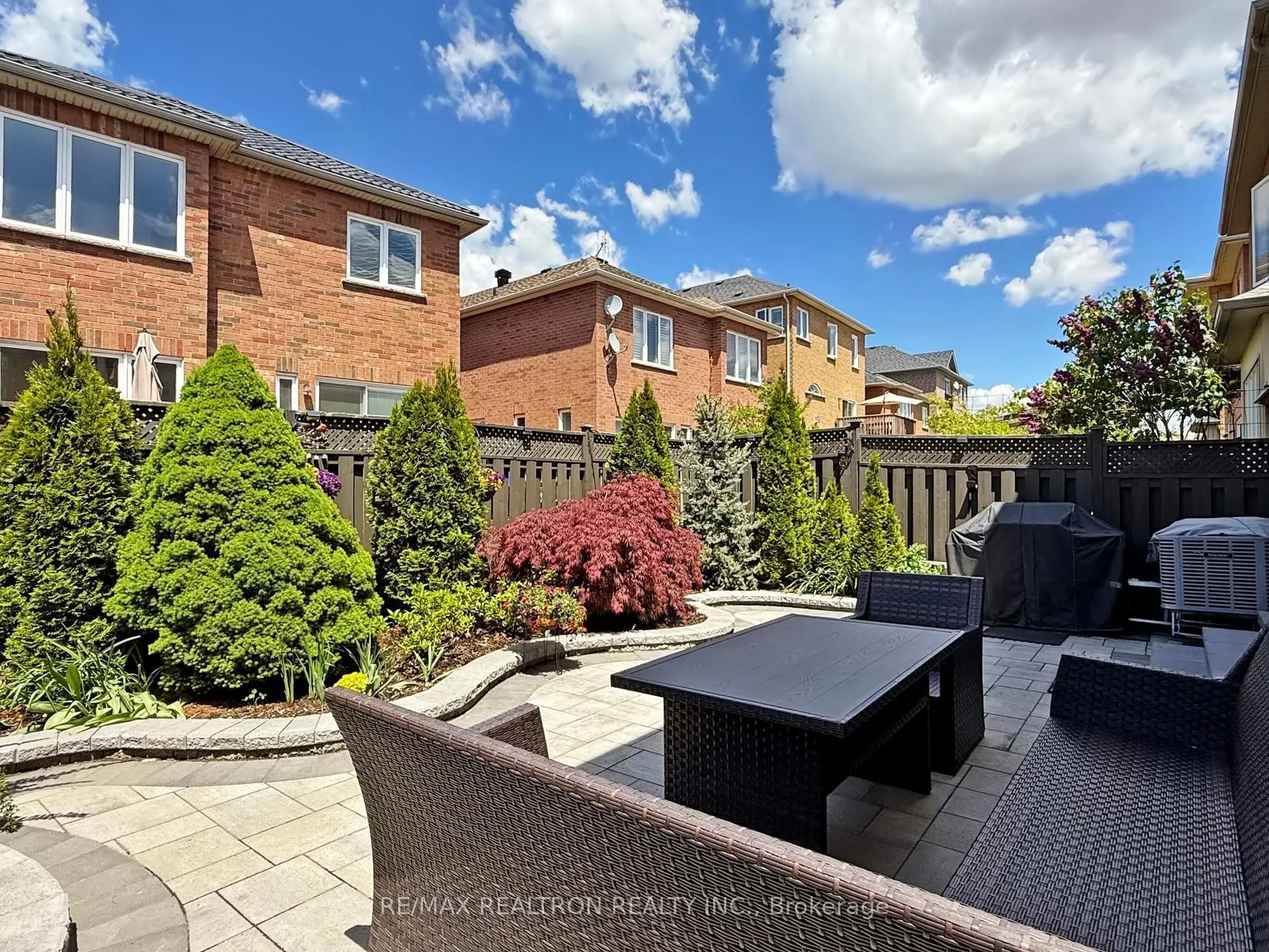 115 Bentoak Crescent
