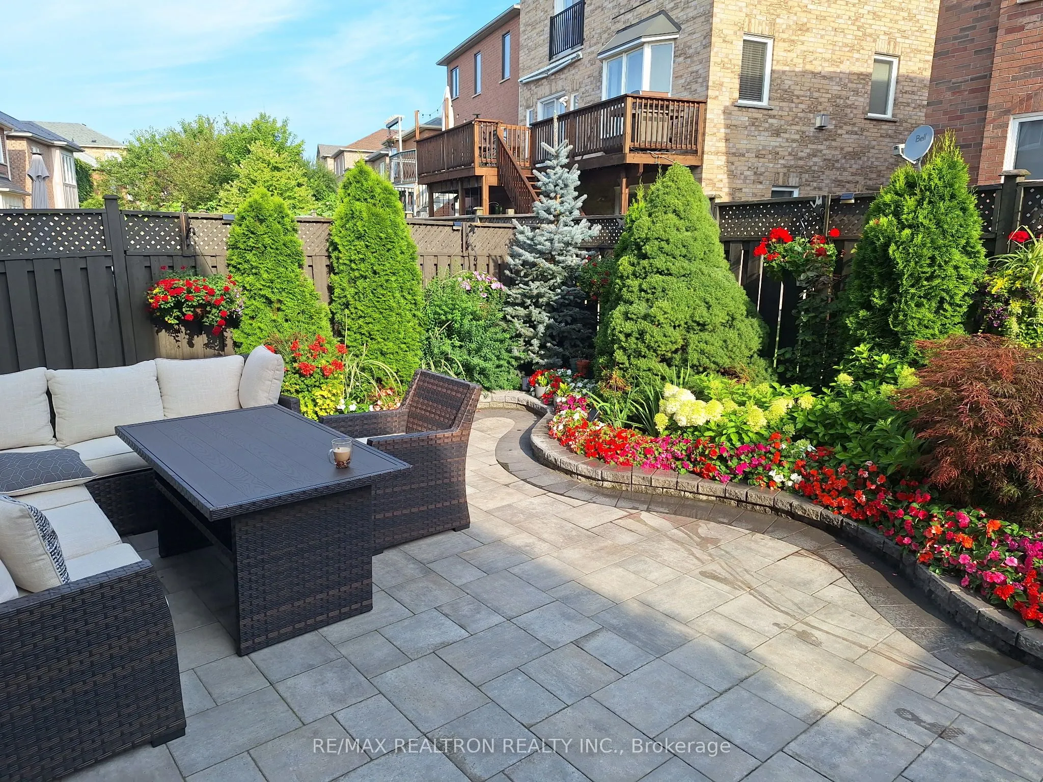 115 Bentoak Crescent