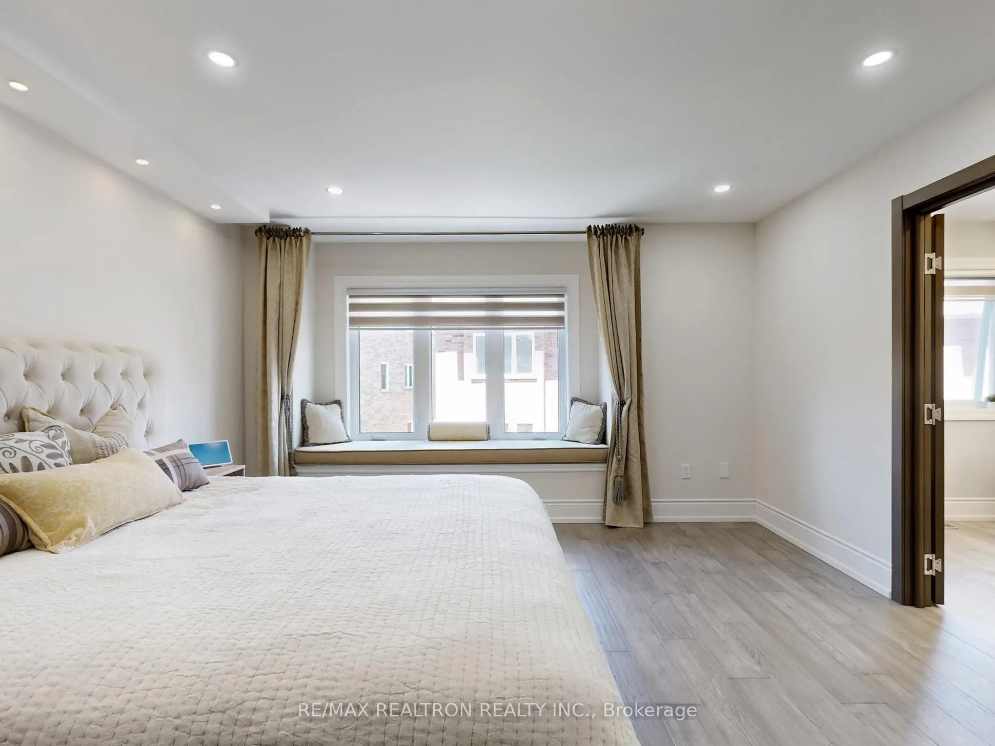 115 Bentoak Crescent