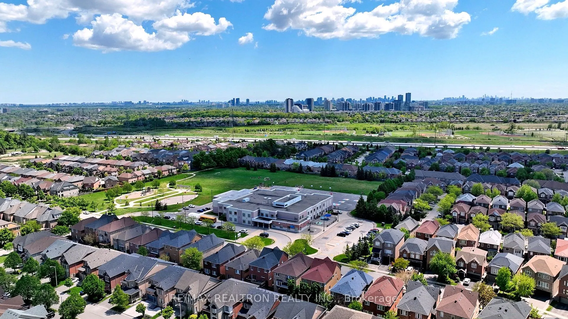 115 Bentoak Crescent