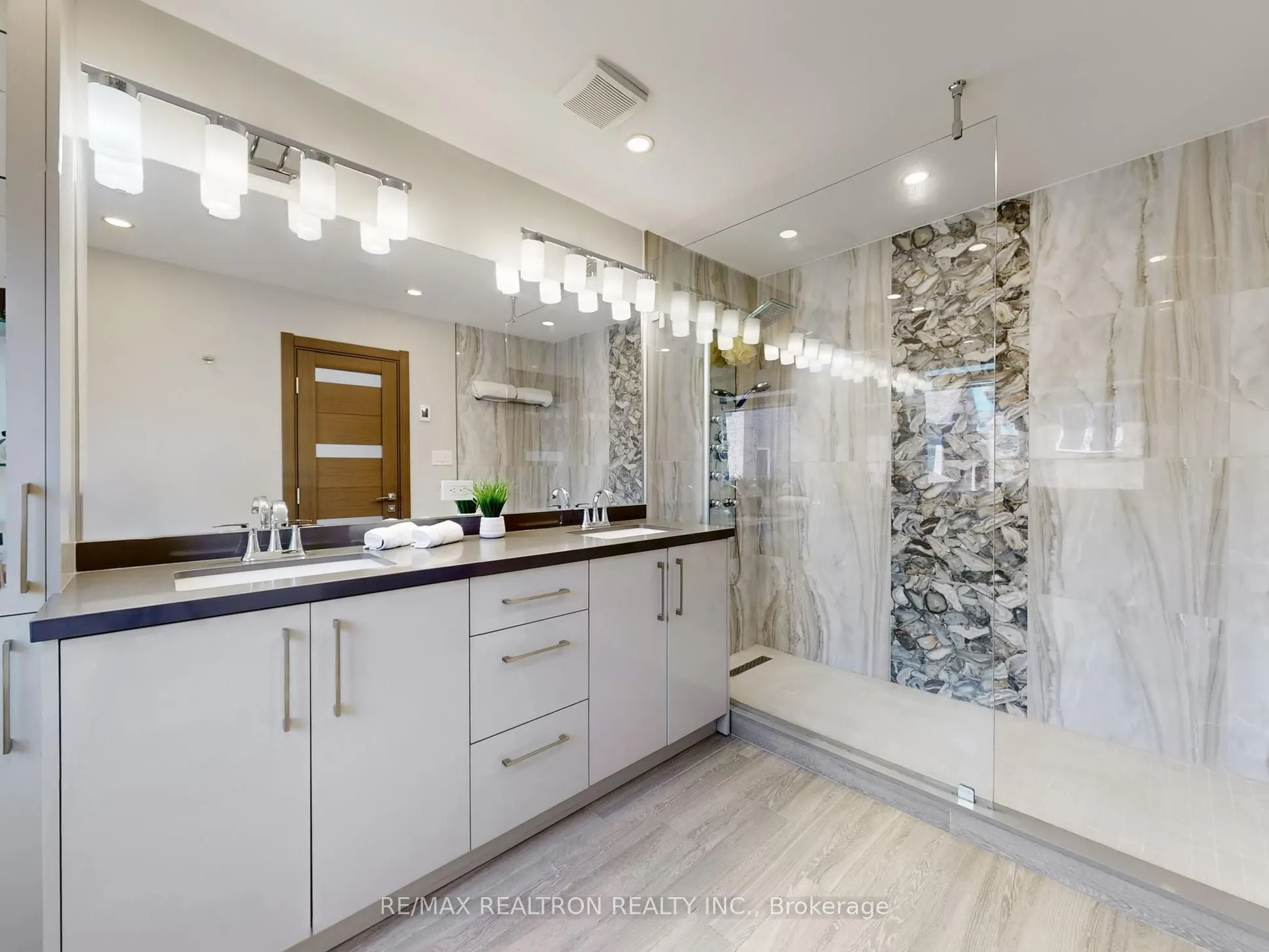 115 Bentoak Crescent
