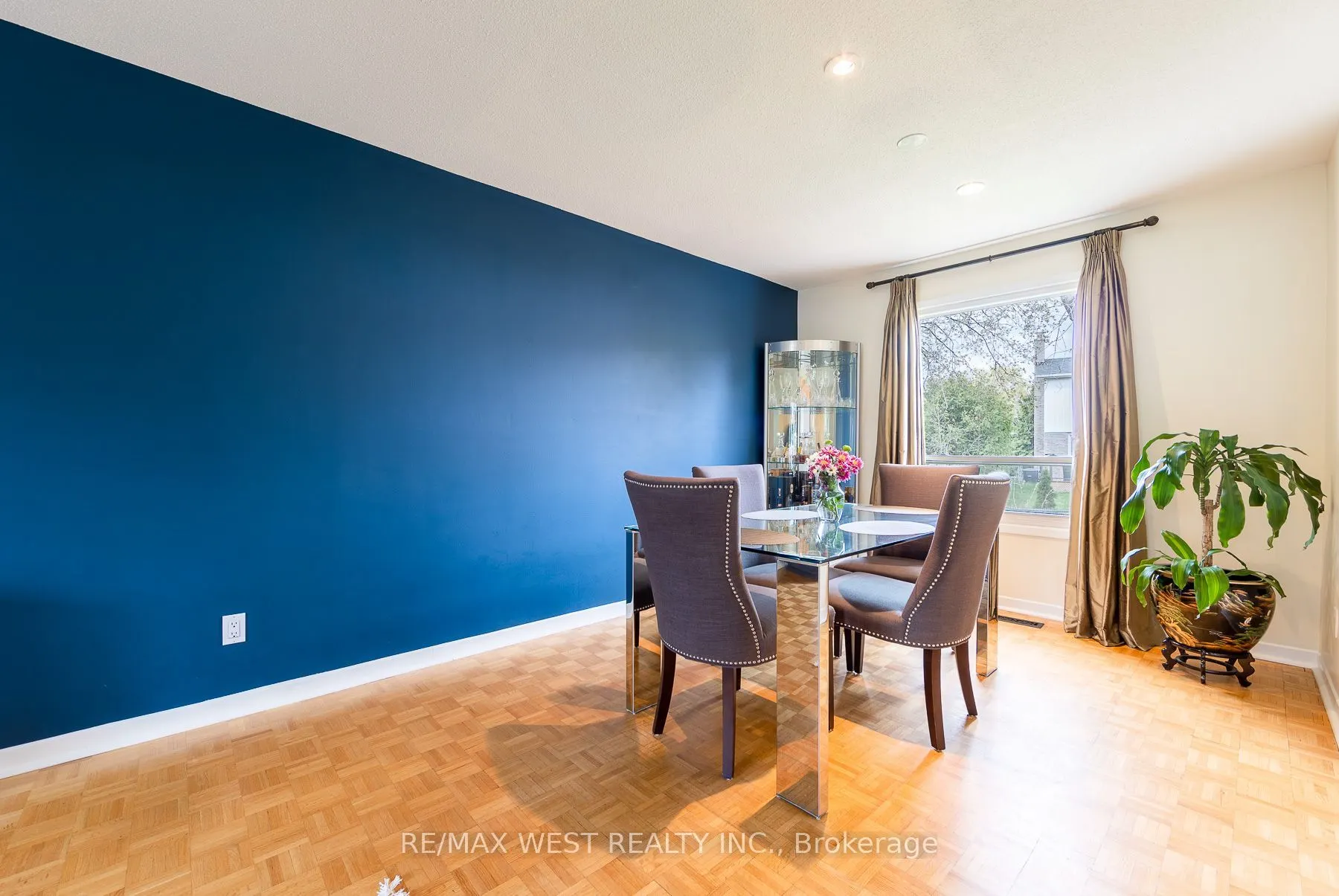 20 Sanderson Crescent