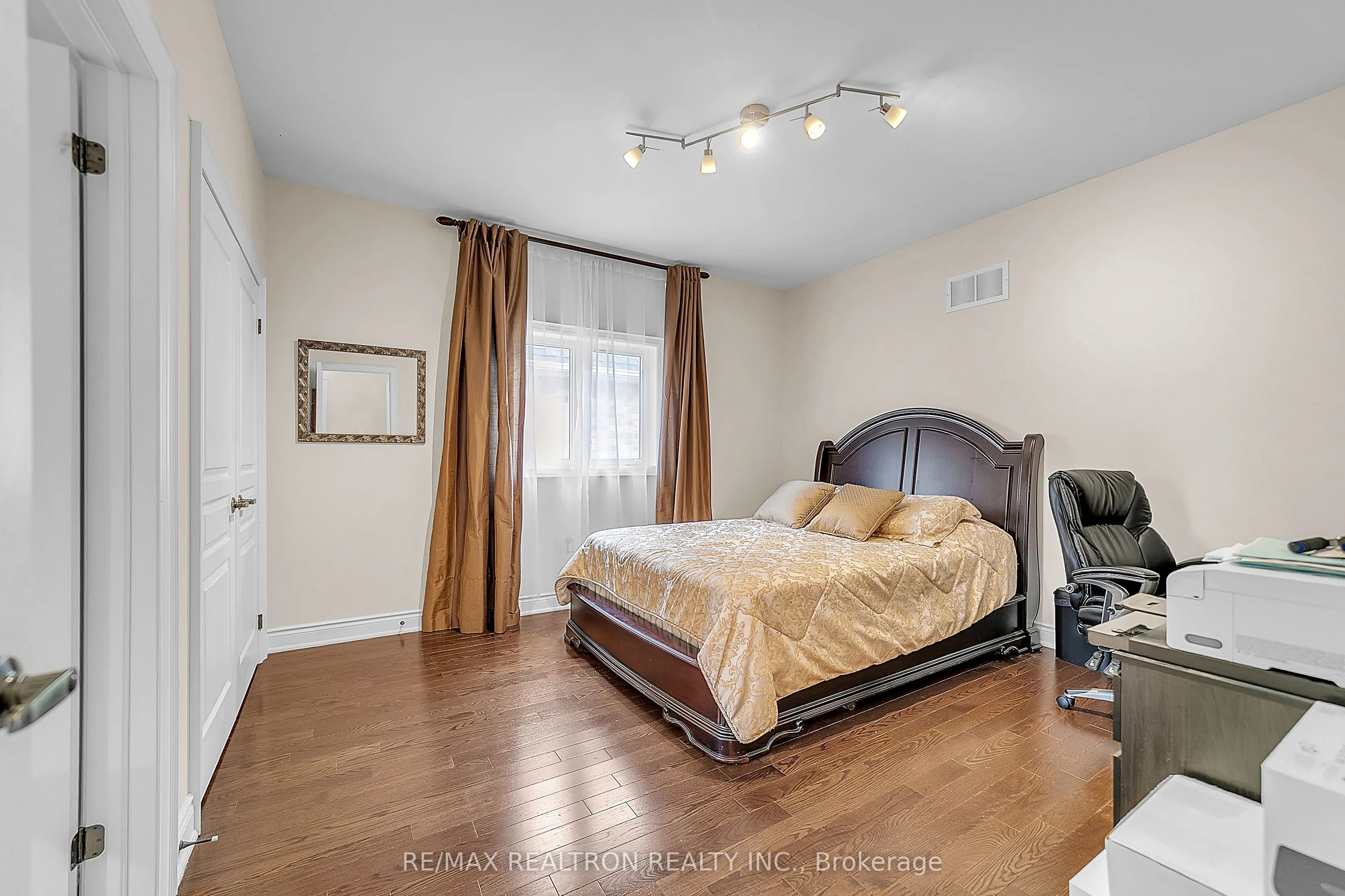 20 Rock Elm Court