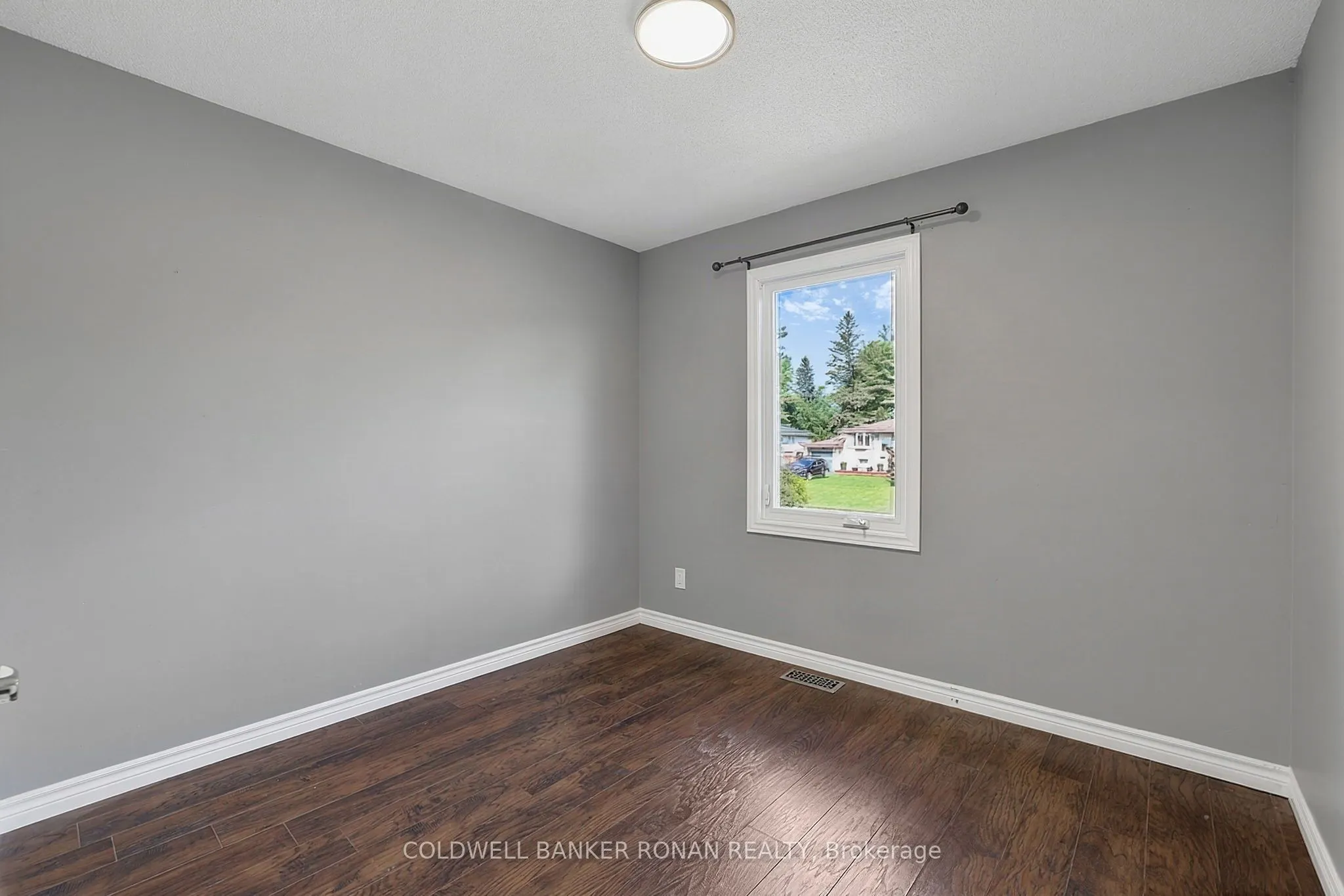 8 McCarthy Crescent