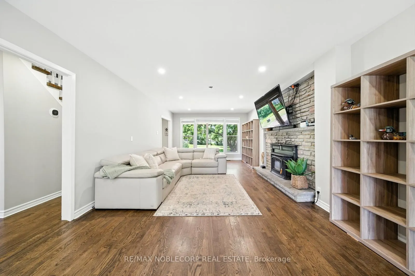 2037 15th Side Road