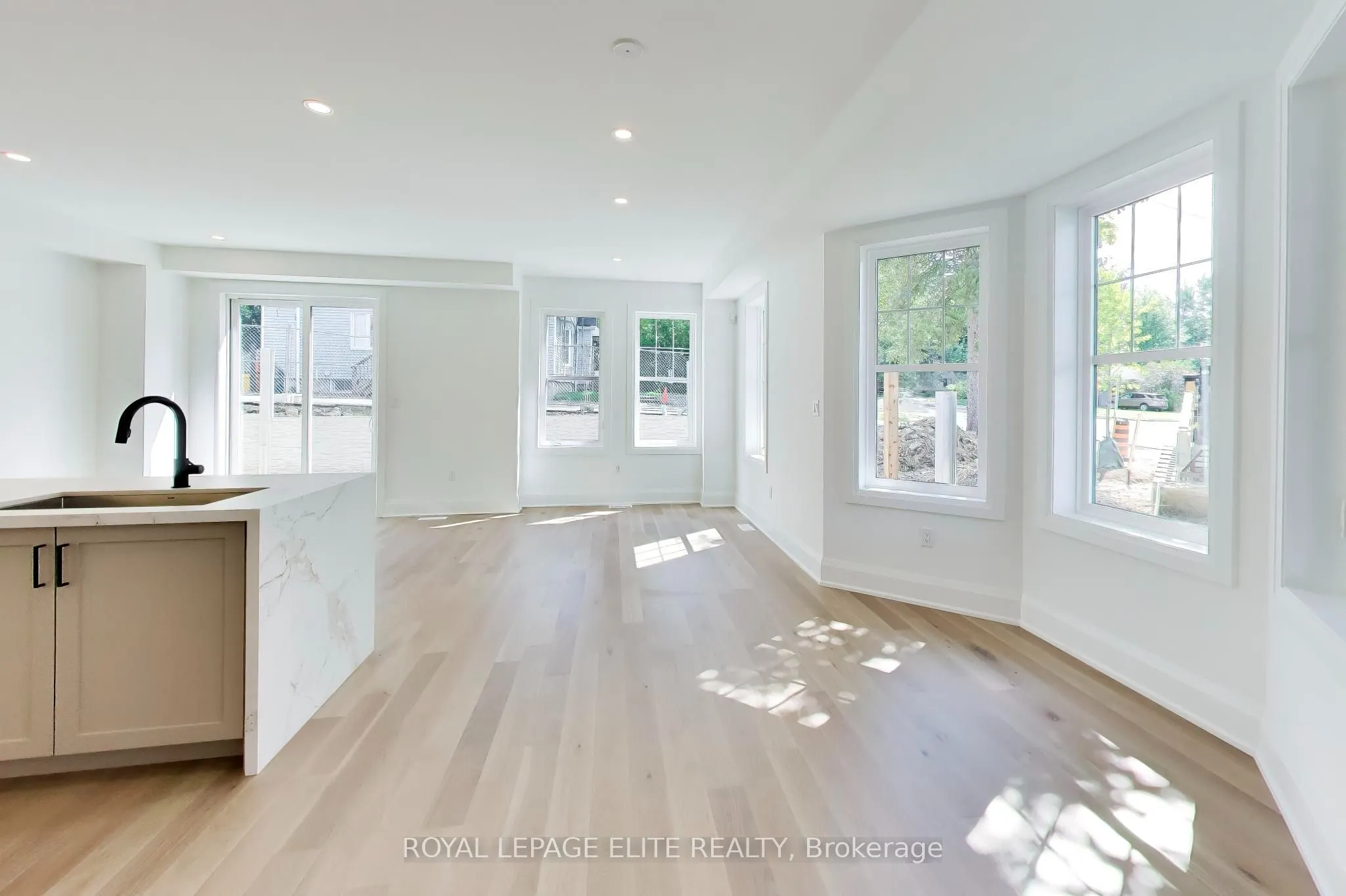 7 Dennison Street S