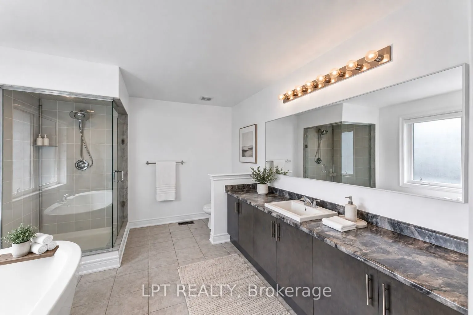 33 Mondial Crescent