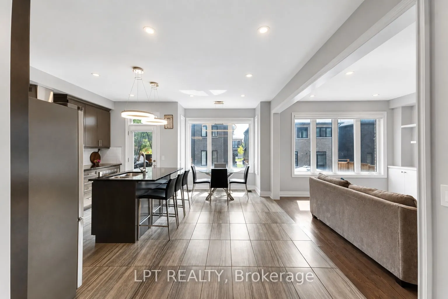 33 Mondial Crescent