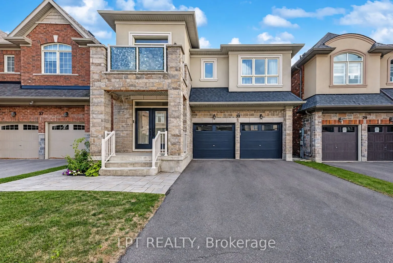 33 Mondial Crescent
