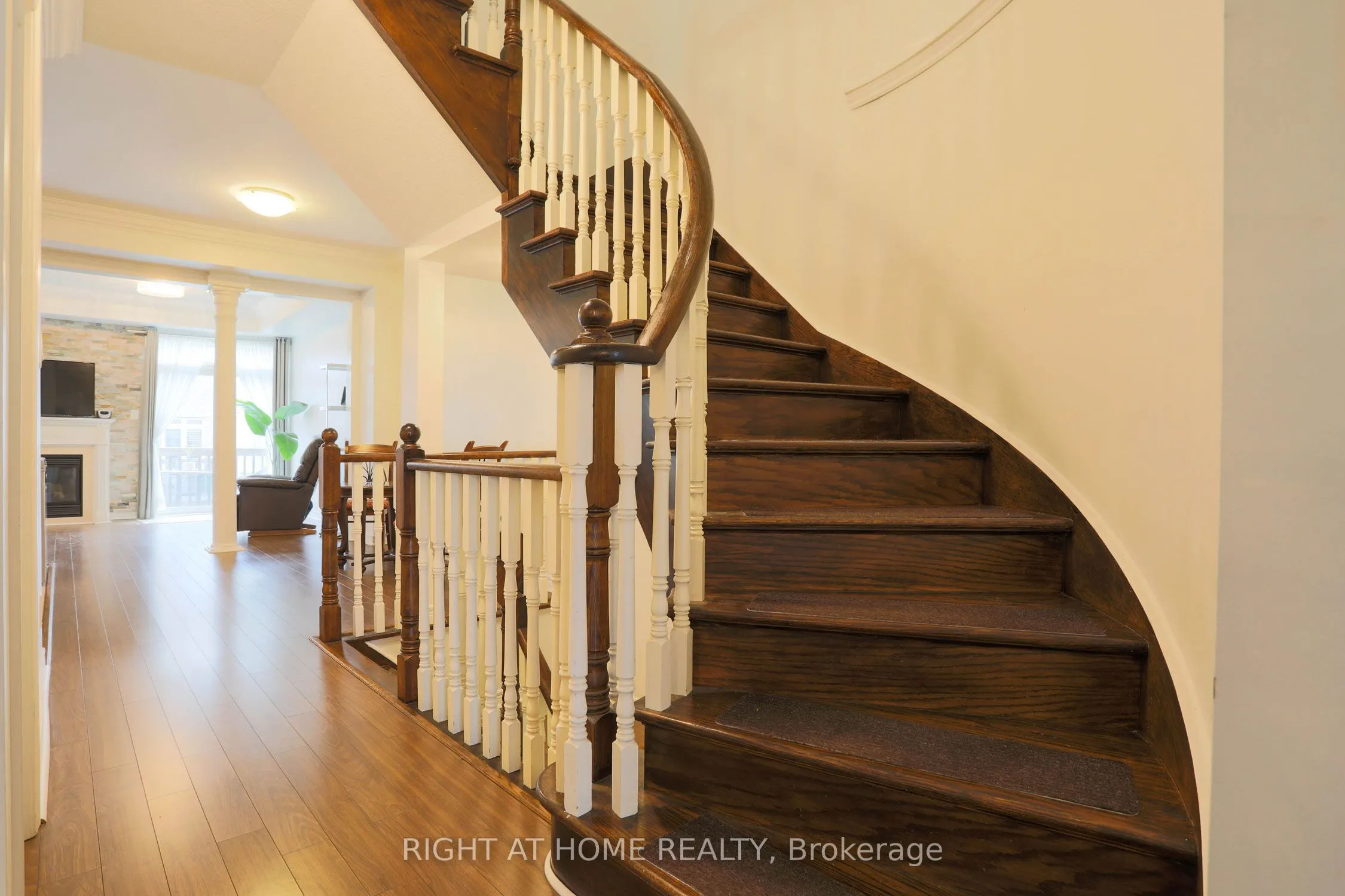 11 Littleriver Court