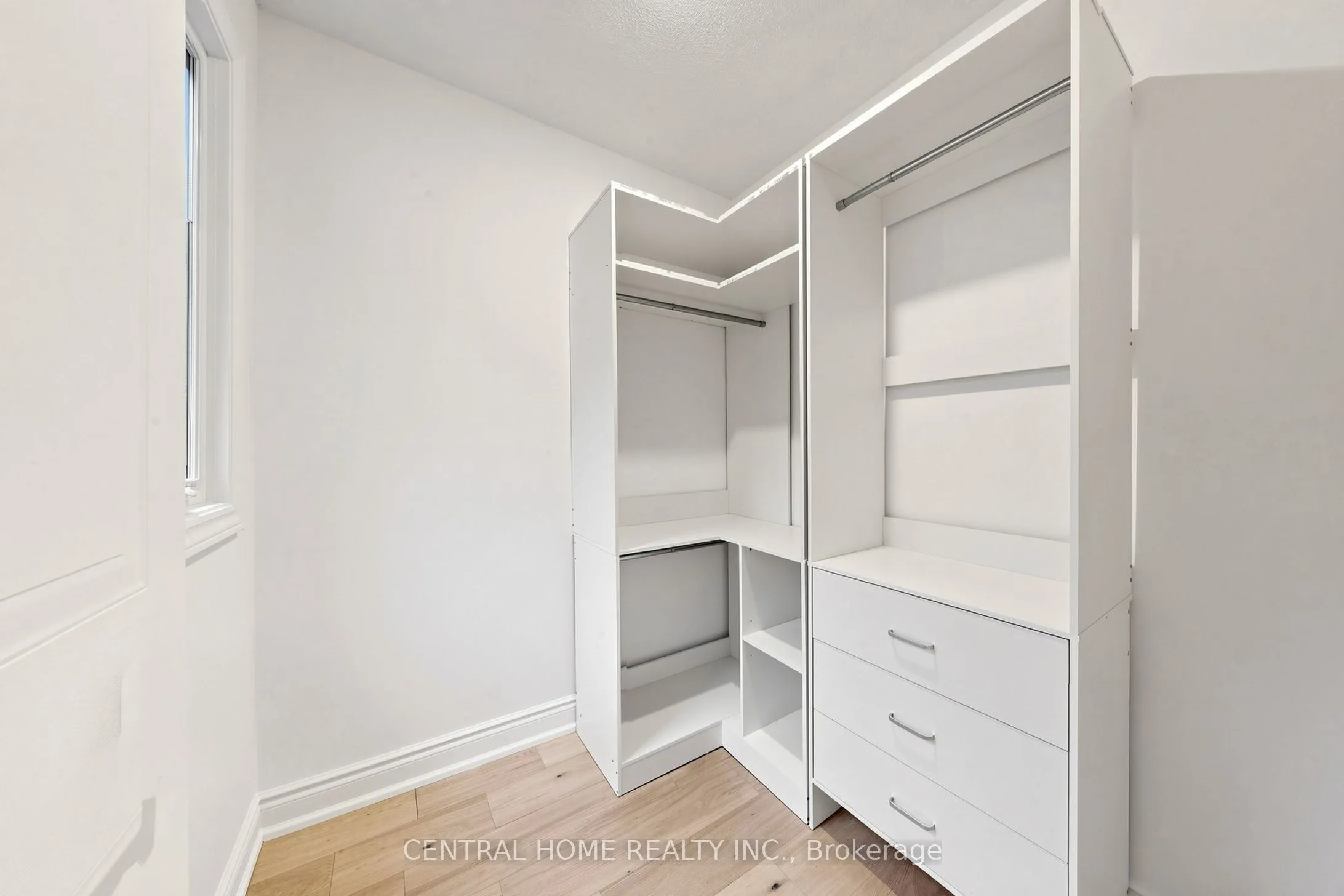 15 Closs Square