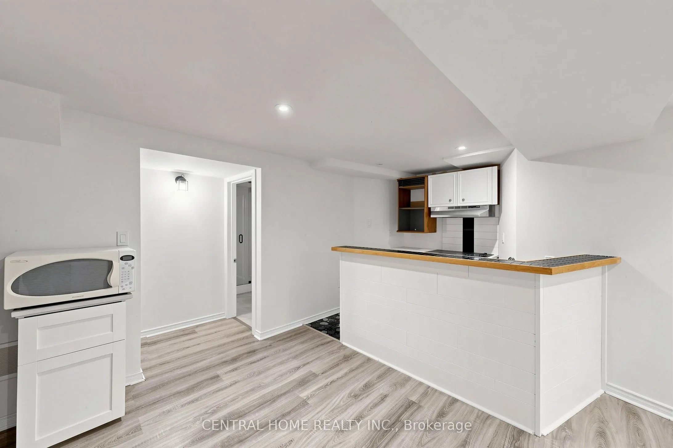 15 Closs Square