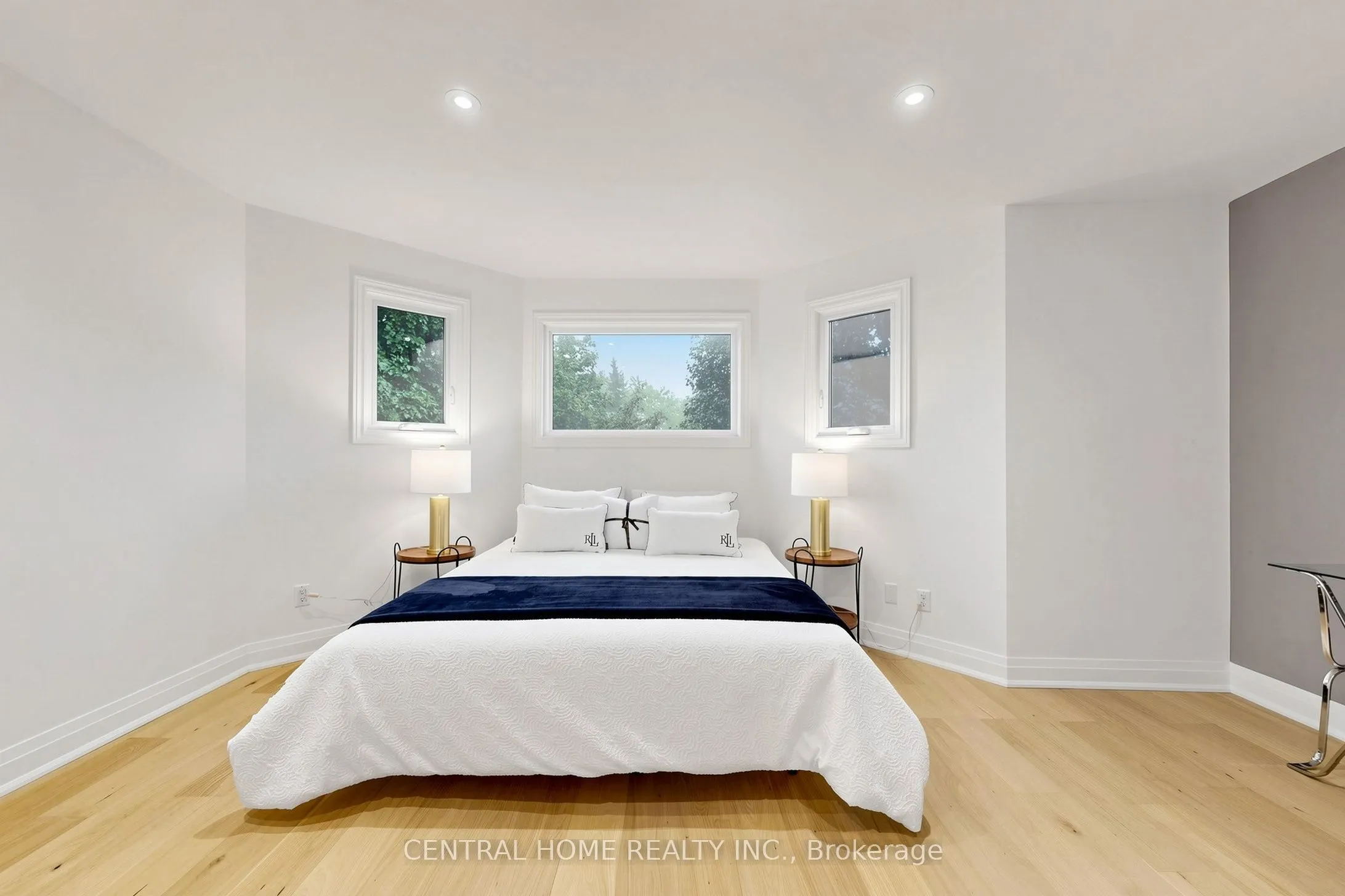 15 Closs Square