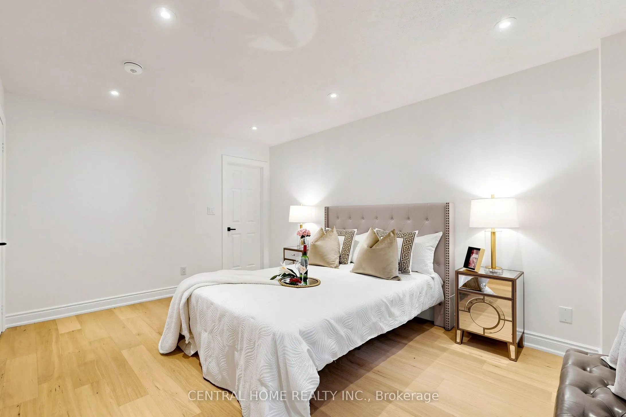 15 Closs Square