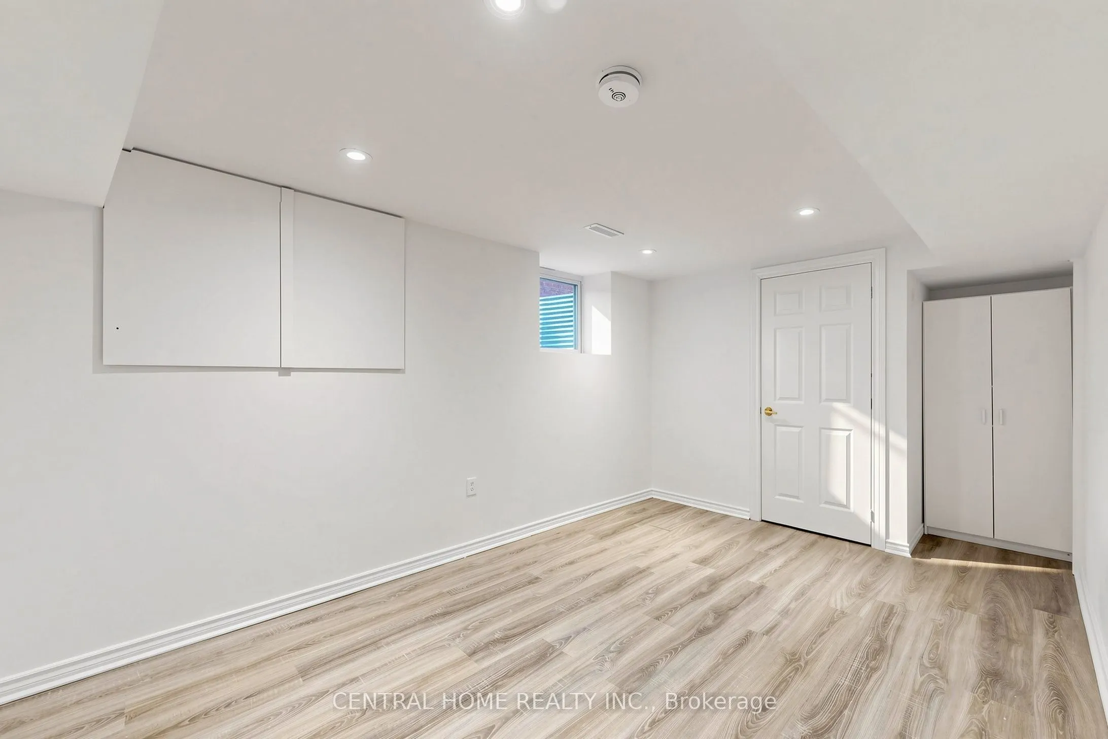 15 Closs Square