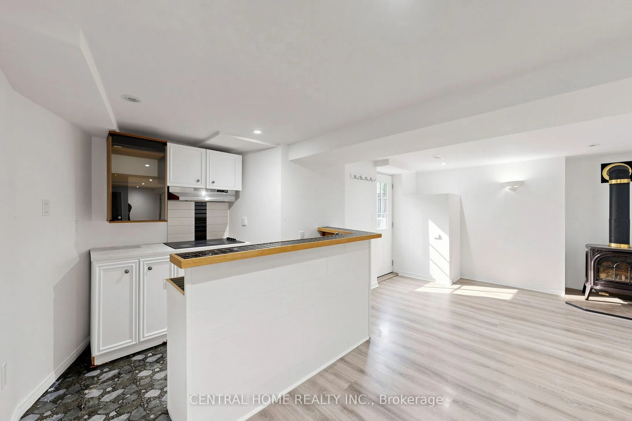 15 Closs Square