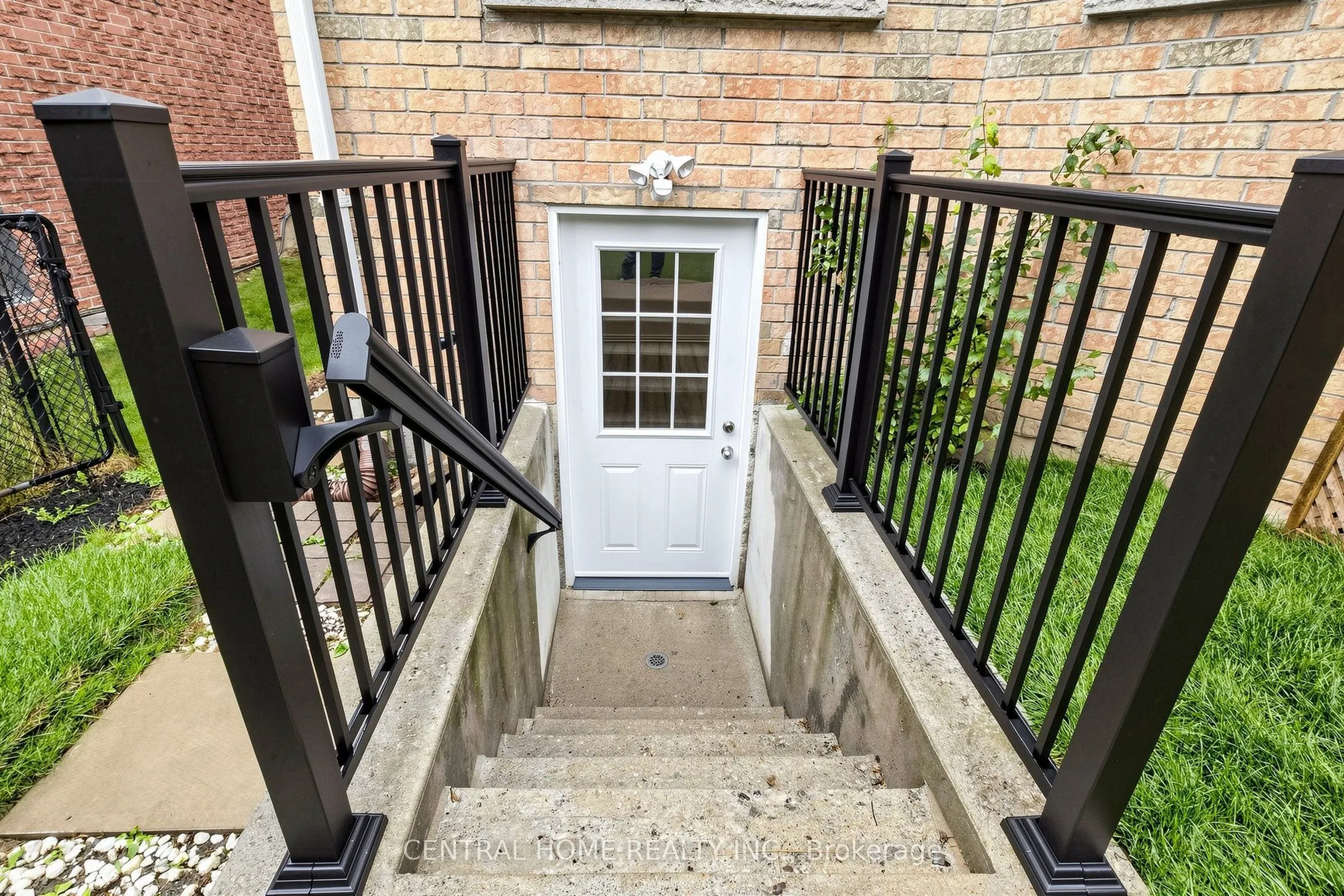 15 Closs Square