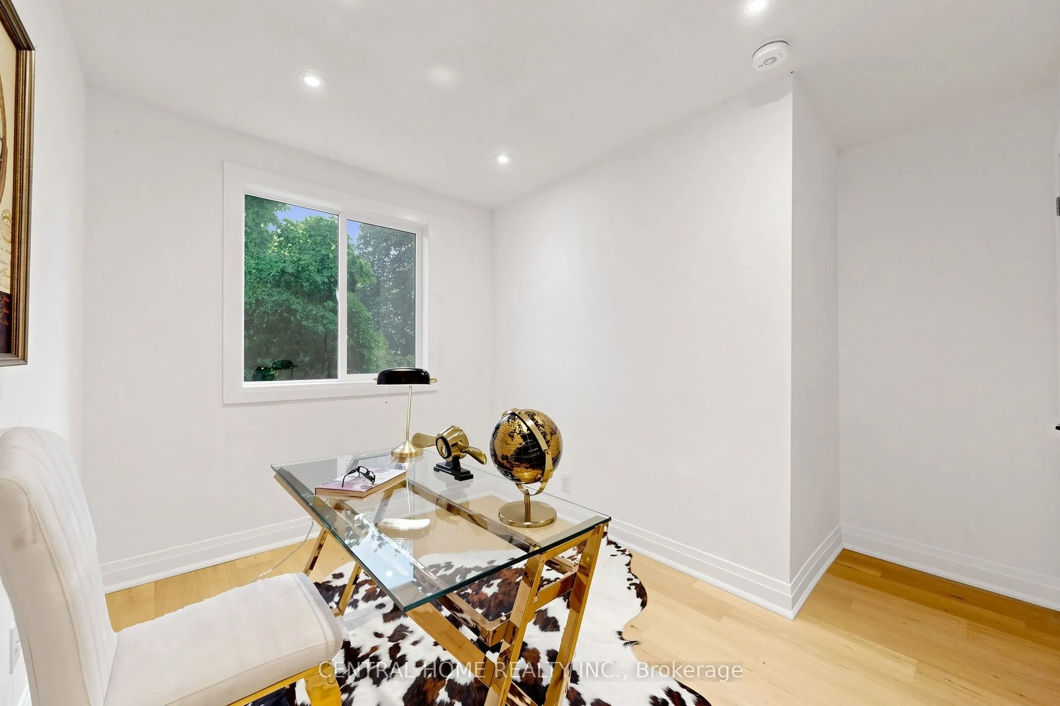 15 Closs Square