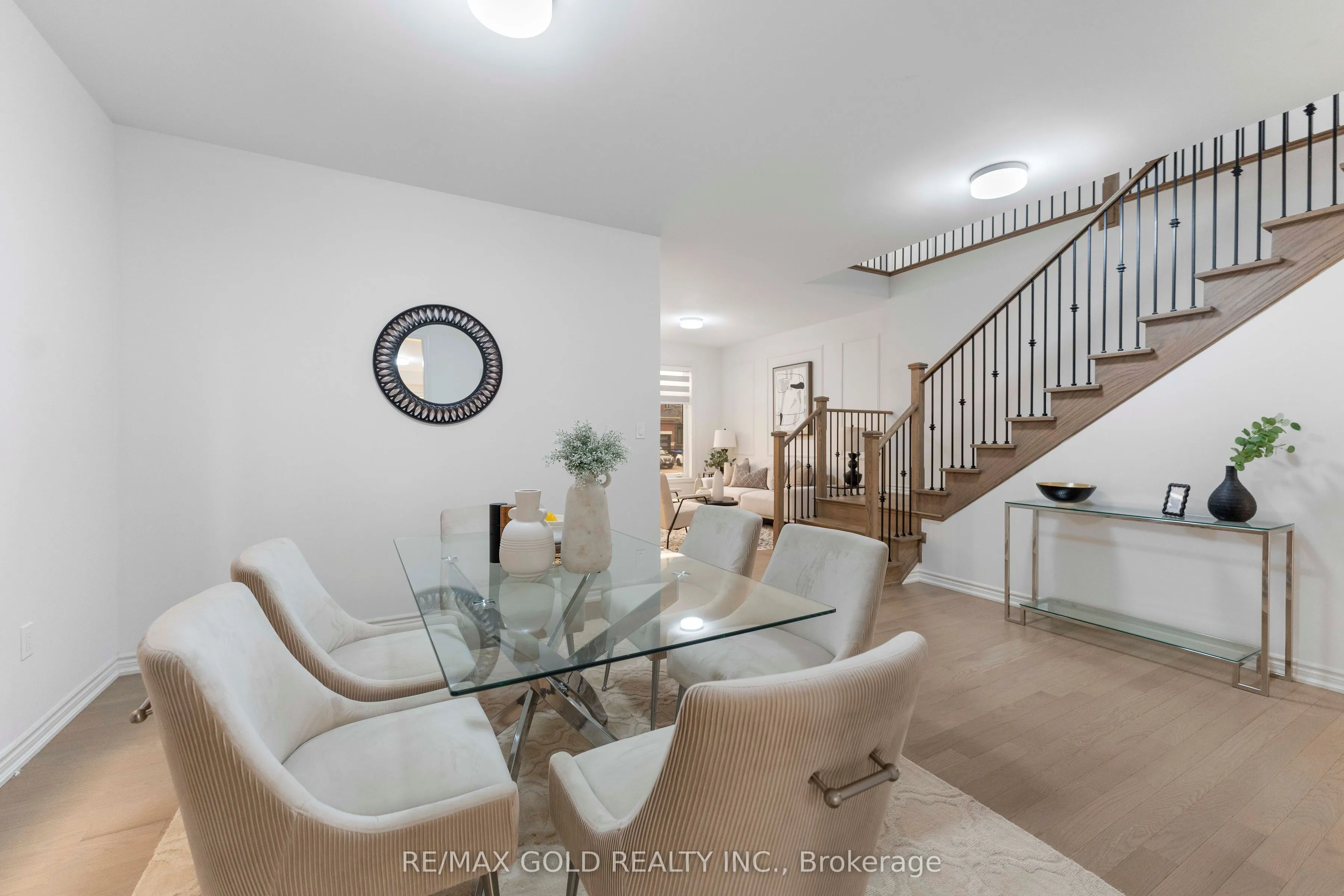 9 Sandhill Crescent