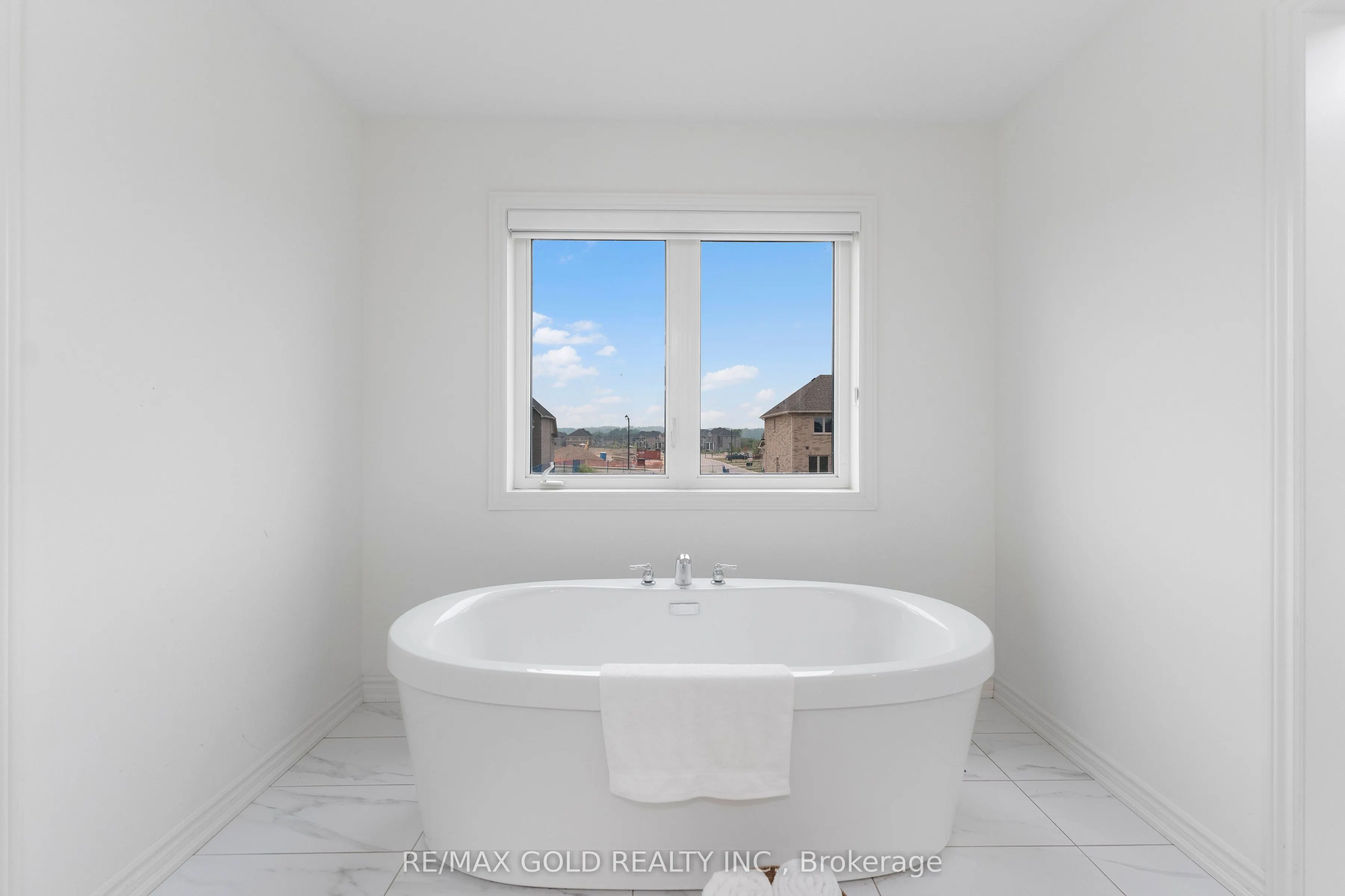 9 Sandhill Crescent