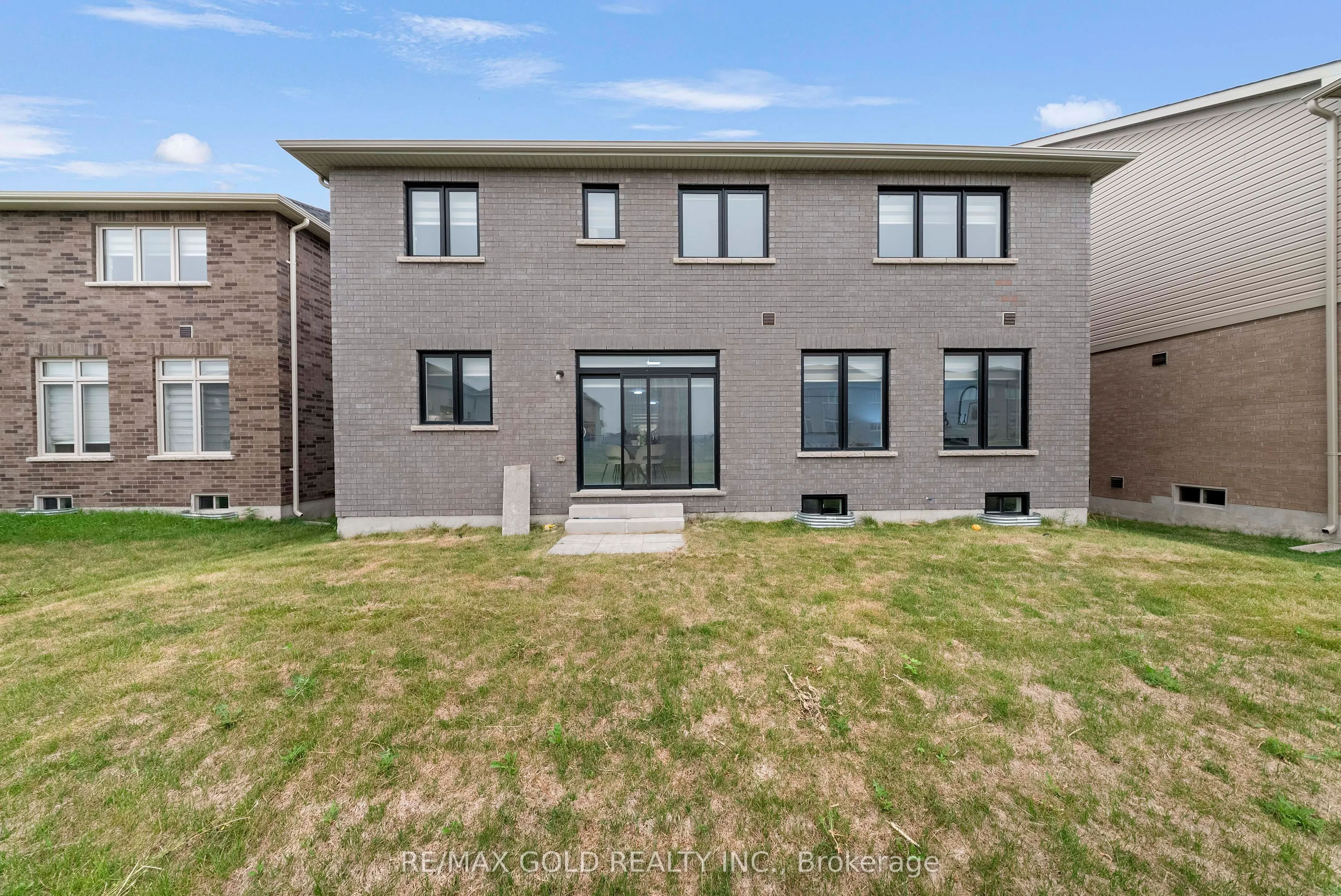 9 Sandhill Crescent