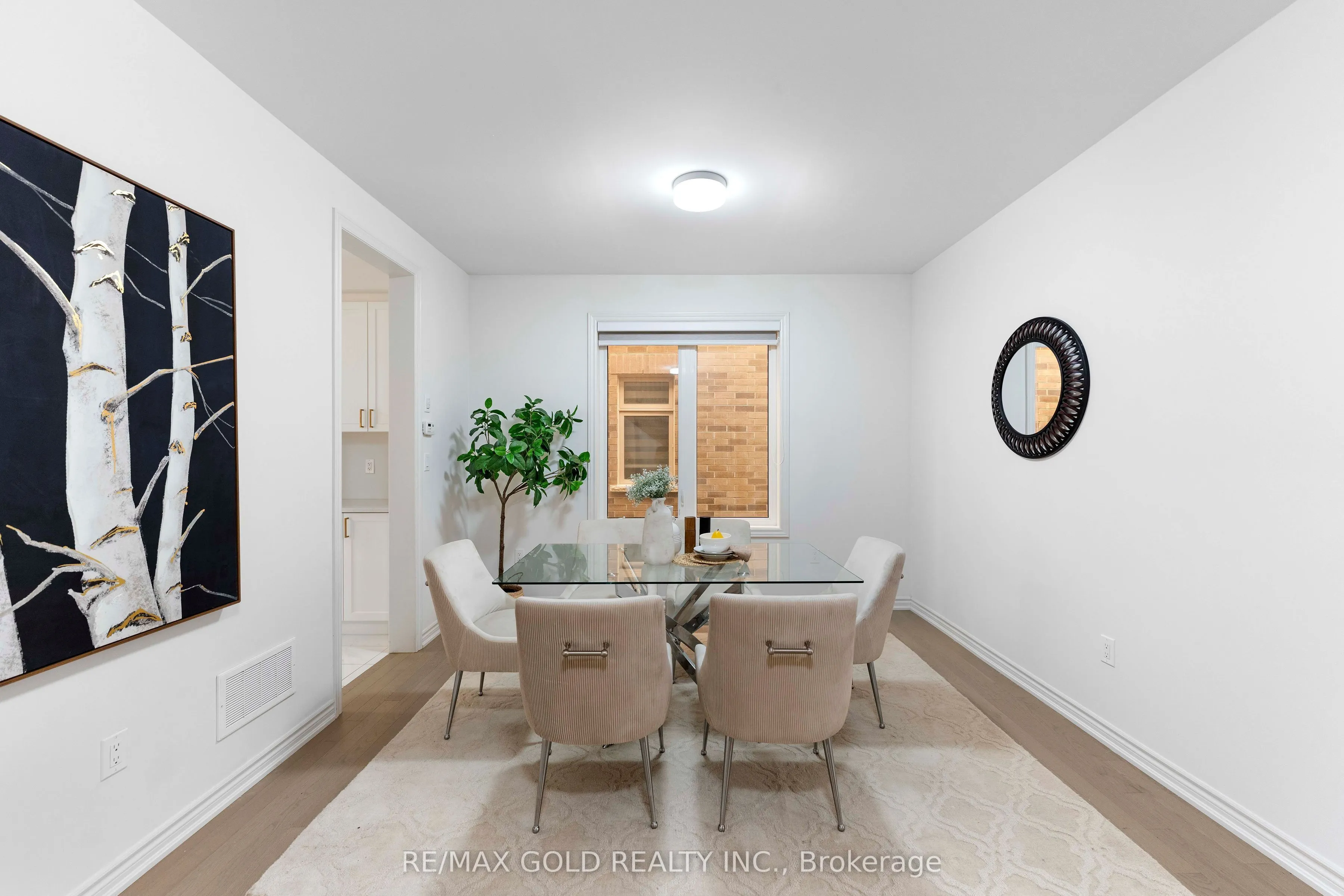 9 Sandhill Crescent