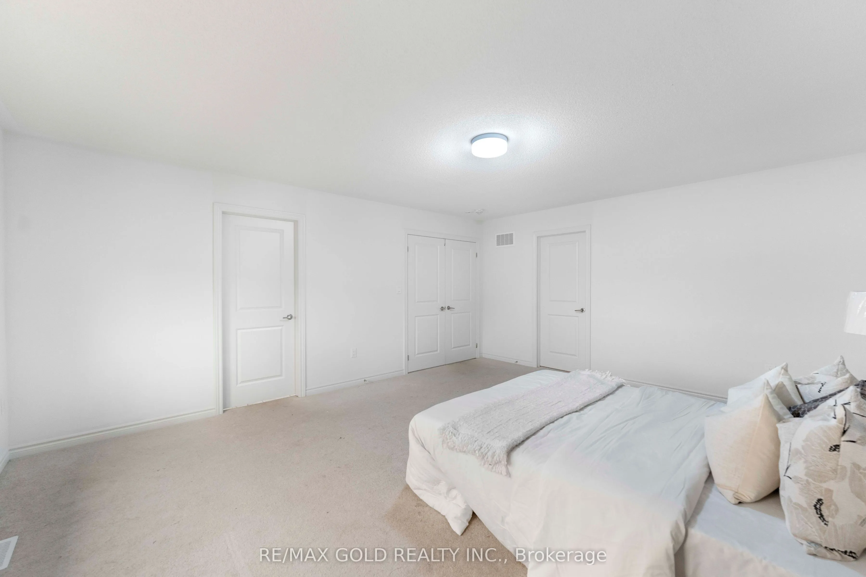 9 Sandhill Crescent