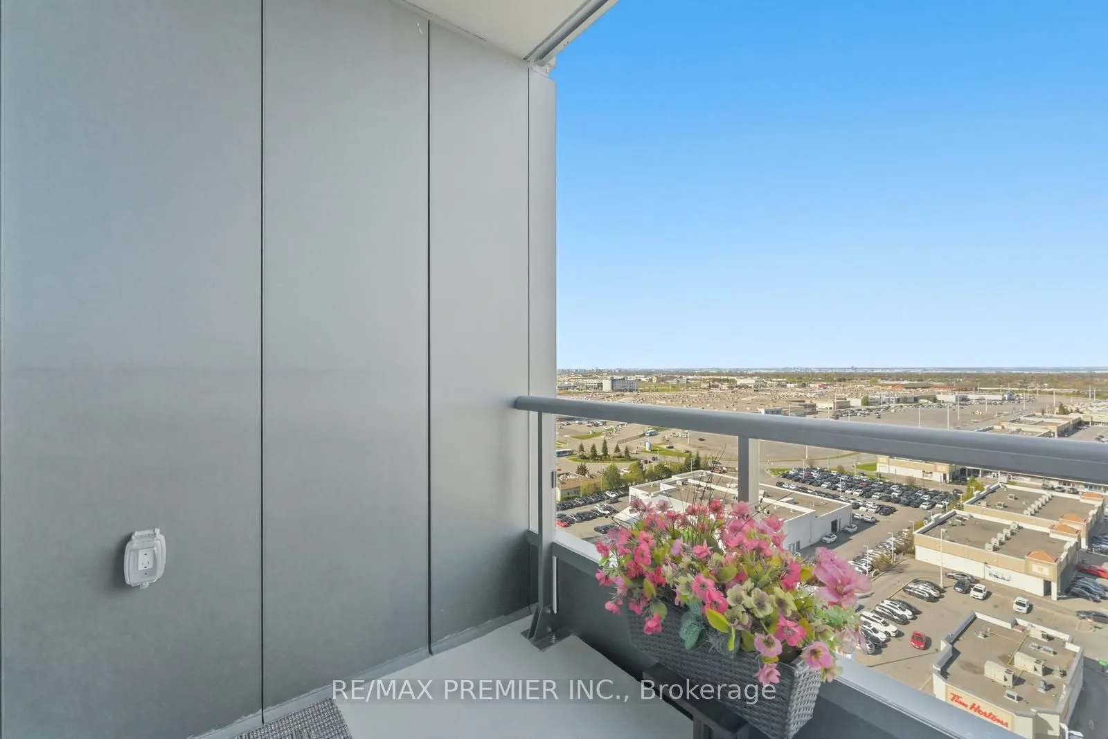 10 Abeja Street #1512