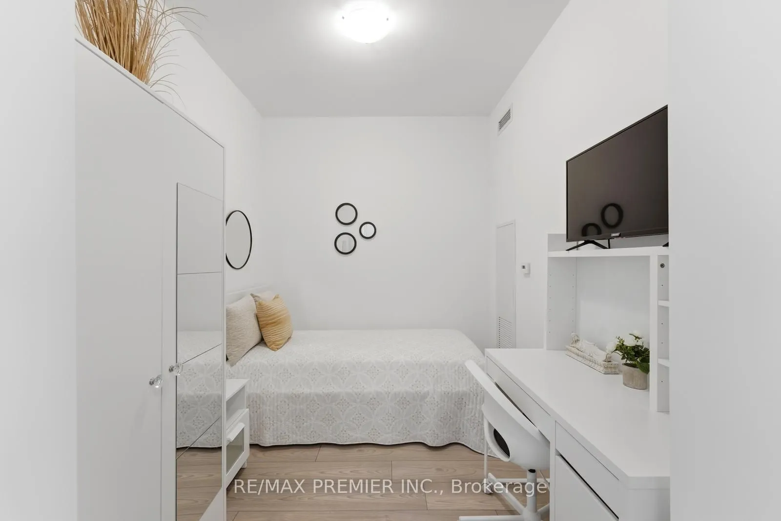 10 Abeja Street #1512