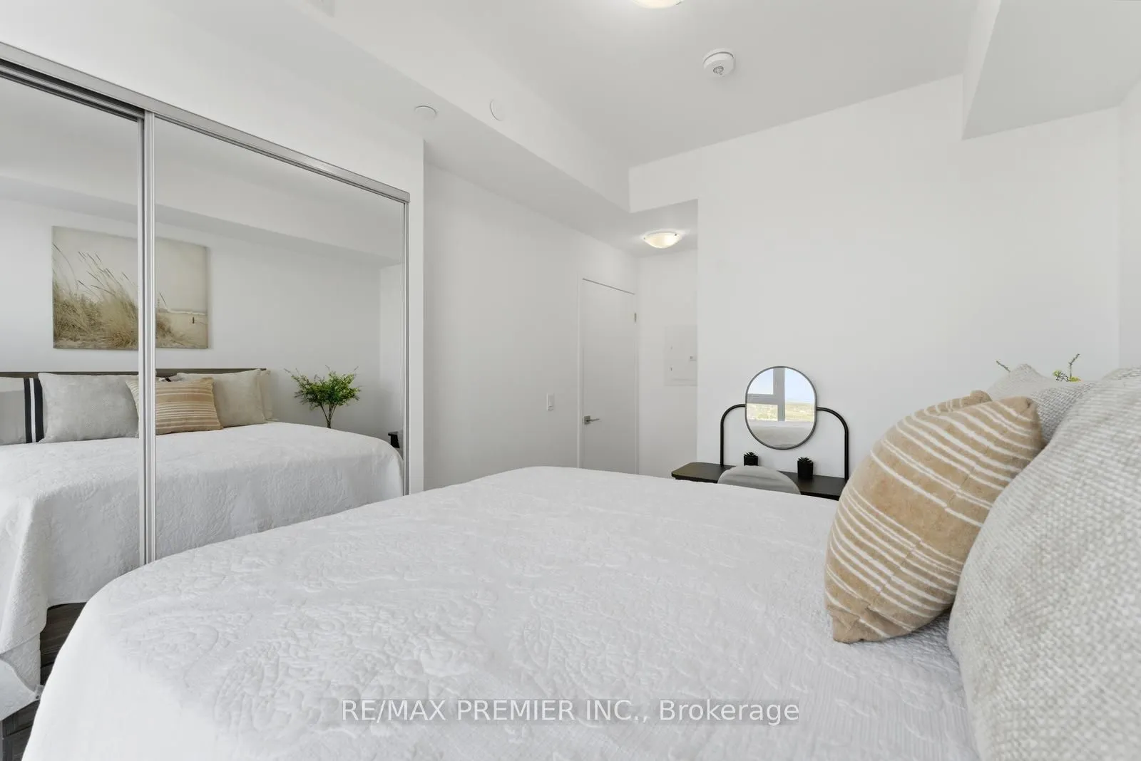 10 Abeja Street #1512
