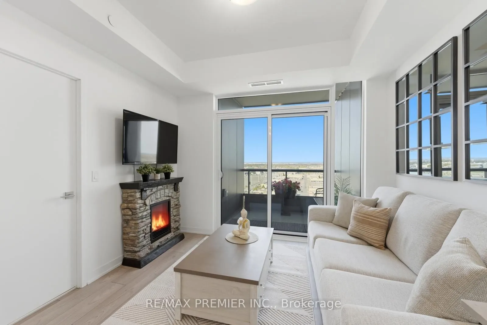 10 Abeja Street #1512