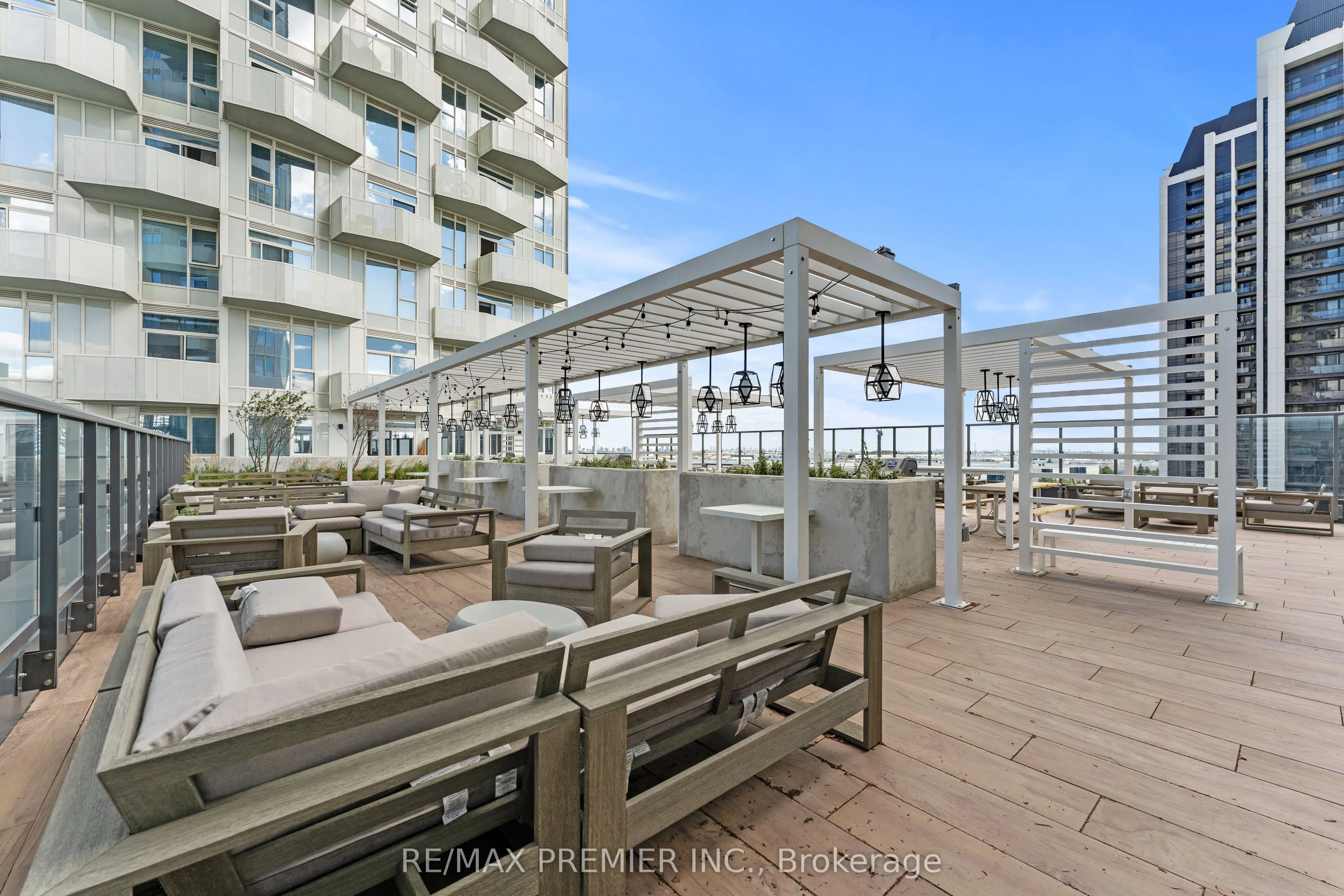 10 Abeja Street #1512