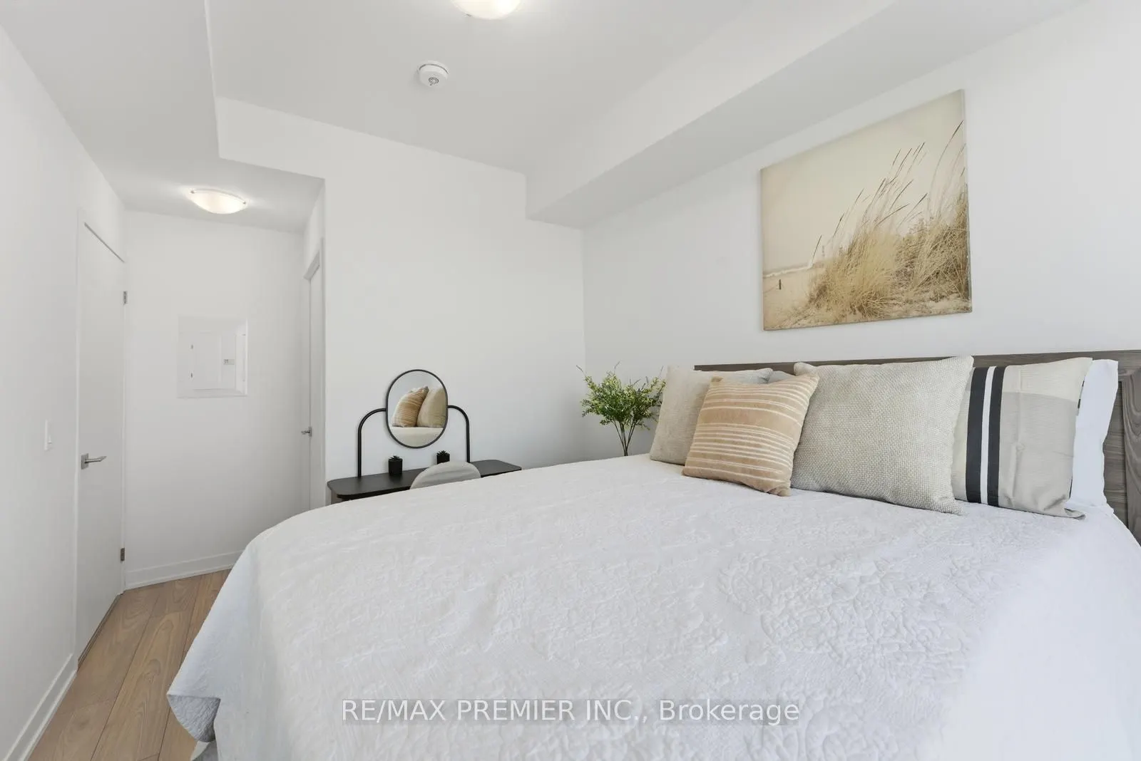 10 Abeja Street #1512