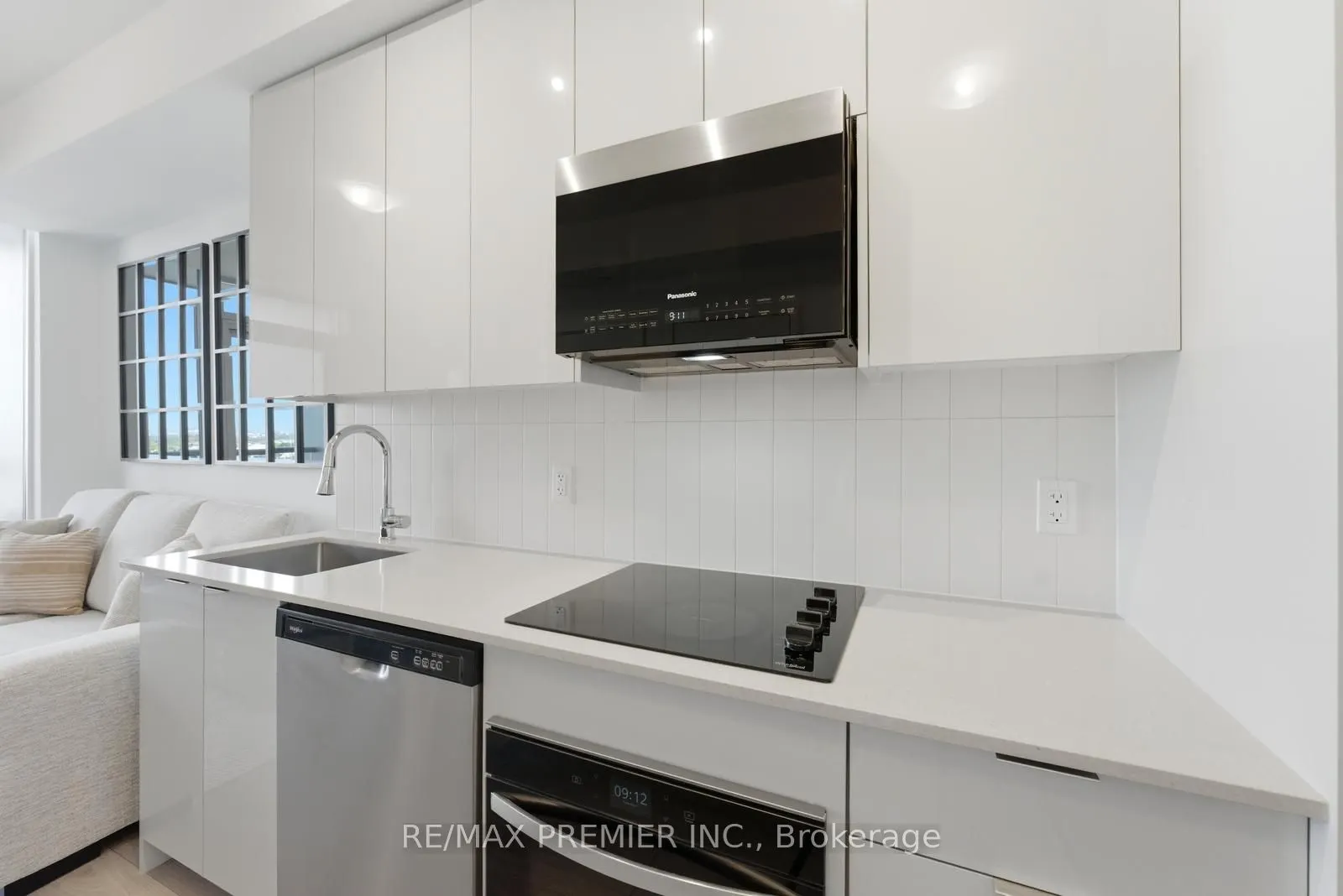 10 Abeja Street #1512