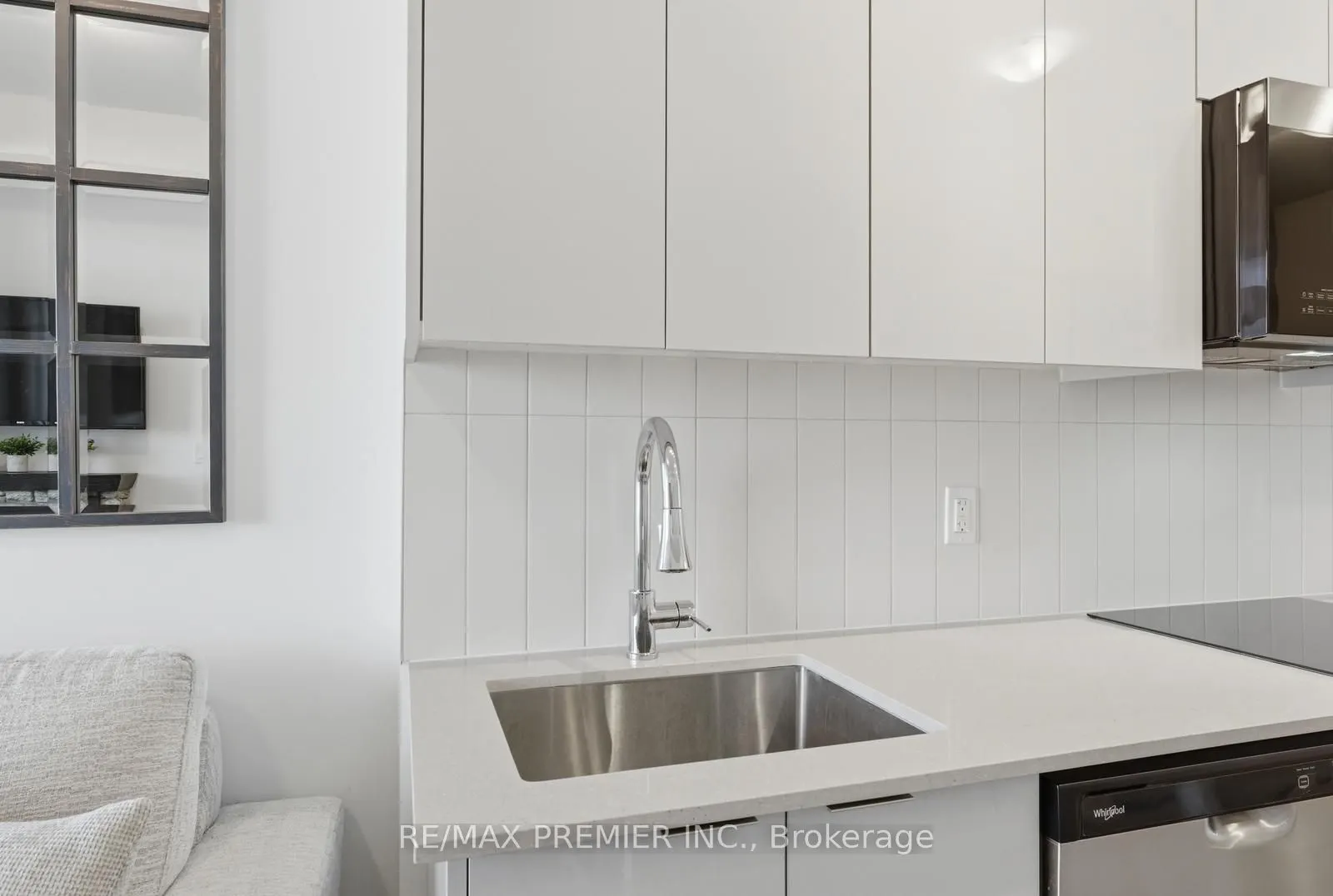 10 Abeja Street #1512