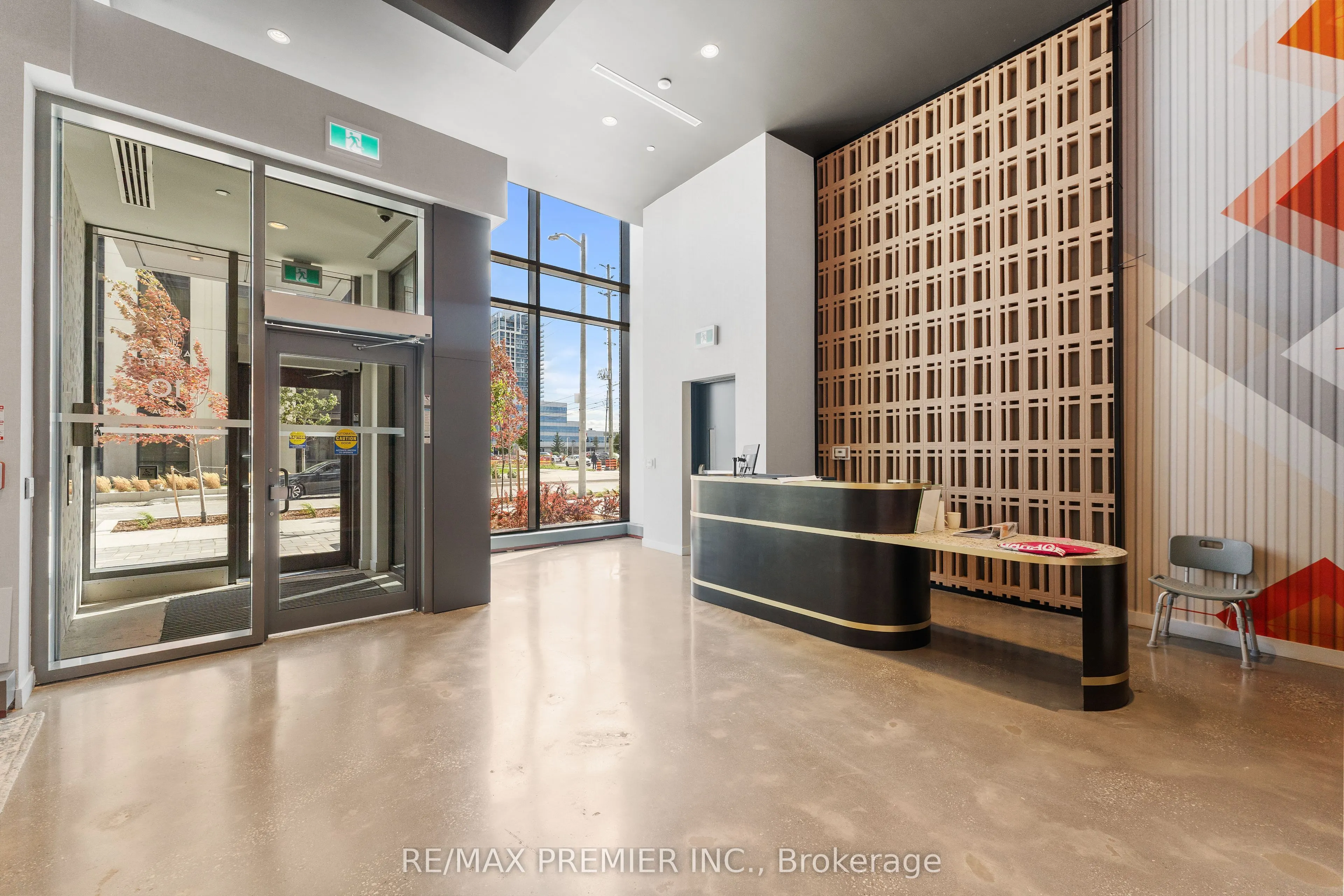 10 Abeja Street #1512